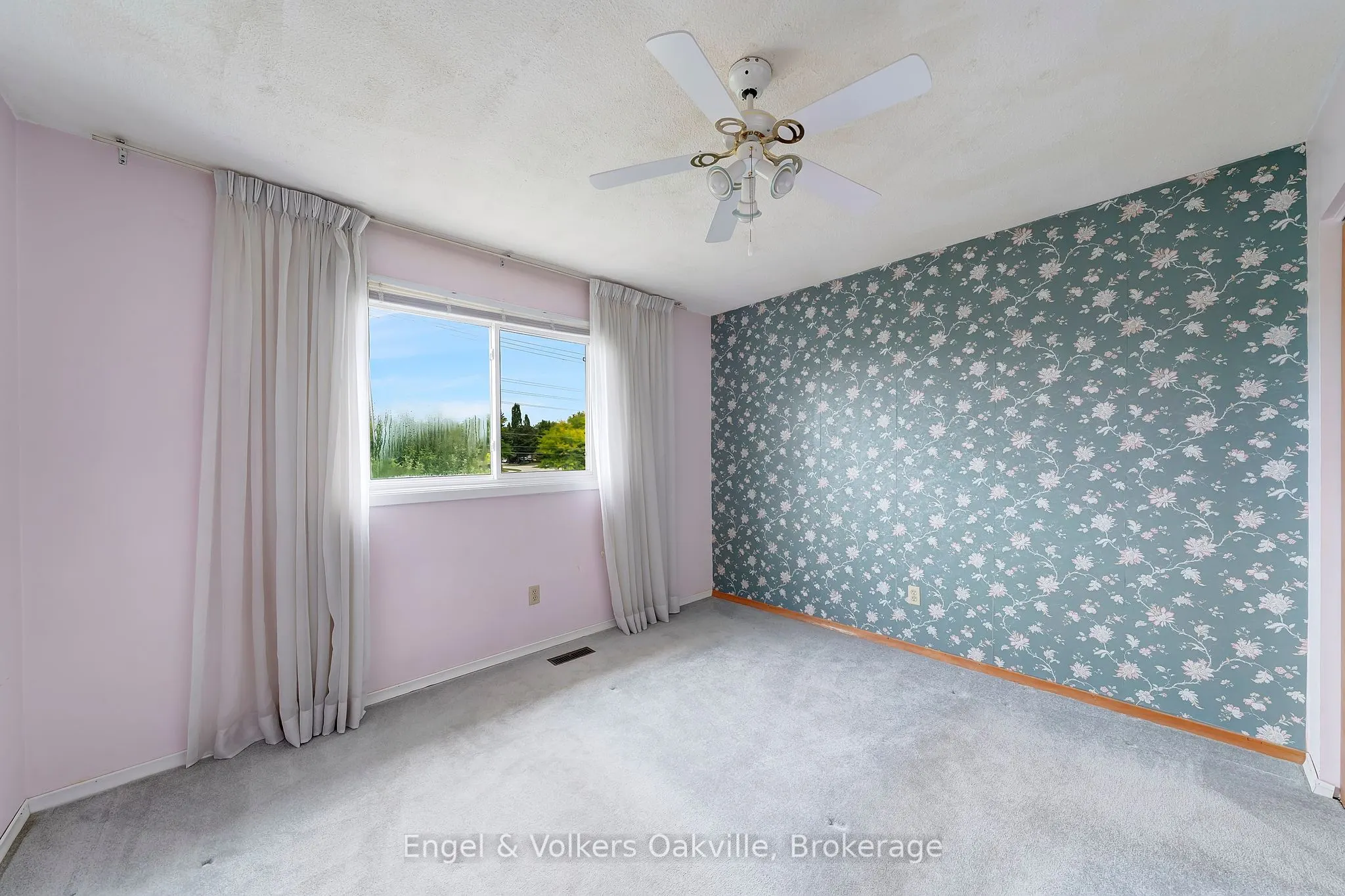 1487 Kenilworth Crescent