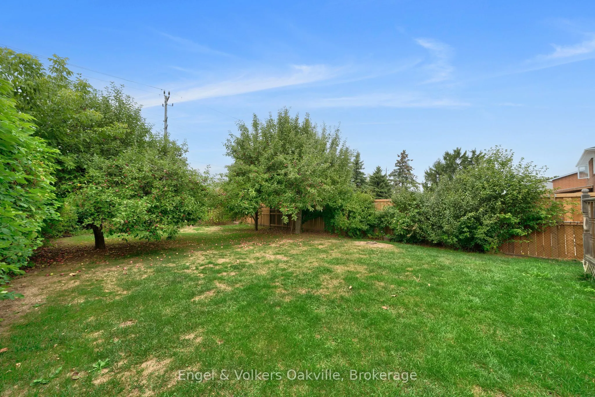 1487 Kenilworth Crescent