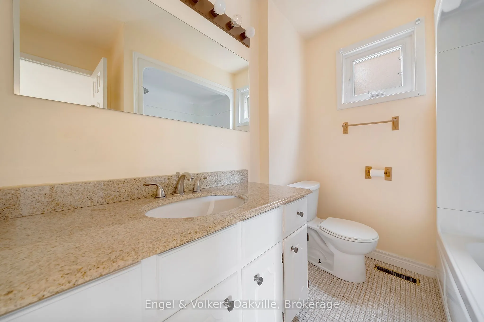 1487 Kenilworth Crescent