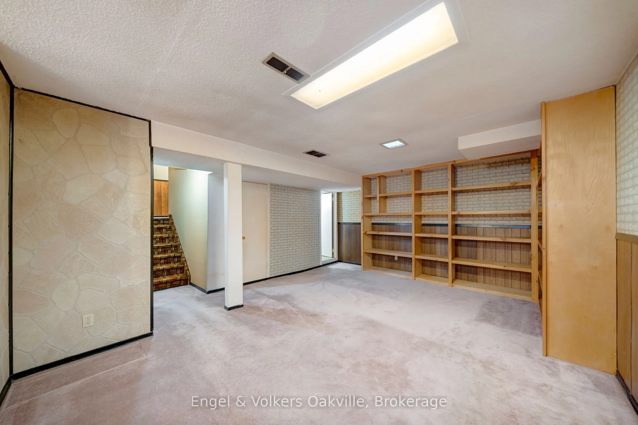 1487 Kenilworth Crescent