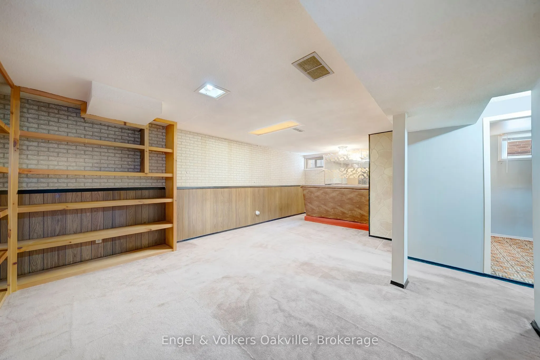 1487 Kenilworth Crescent