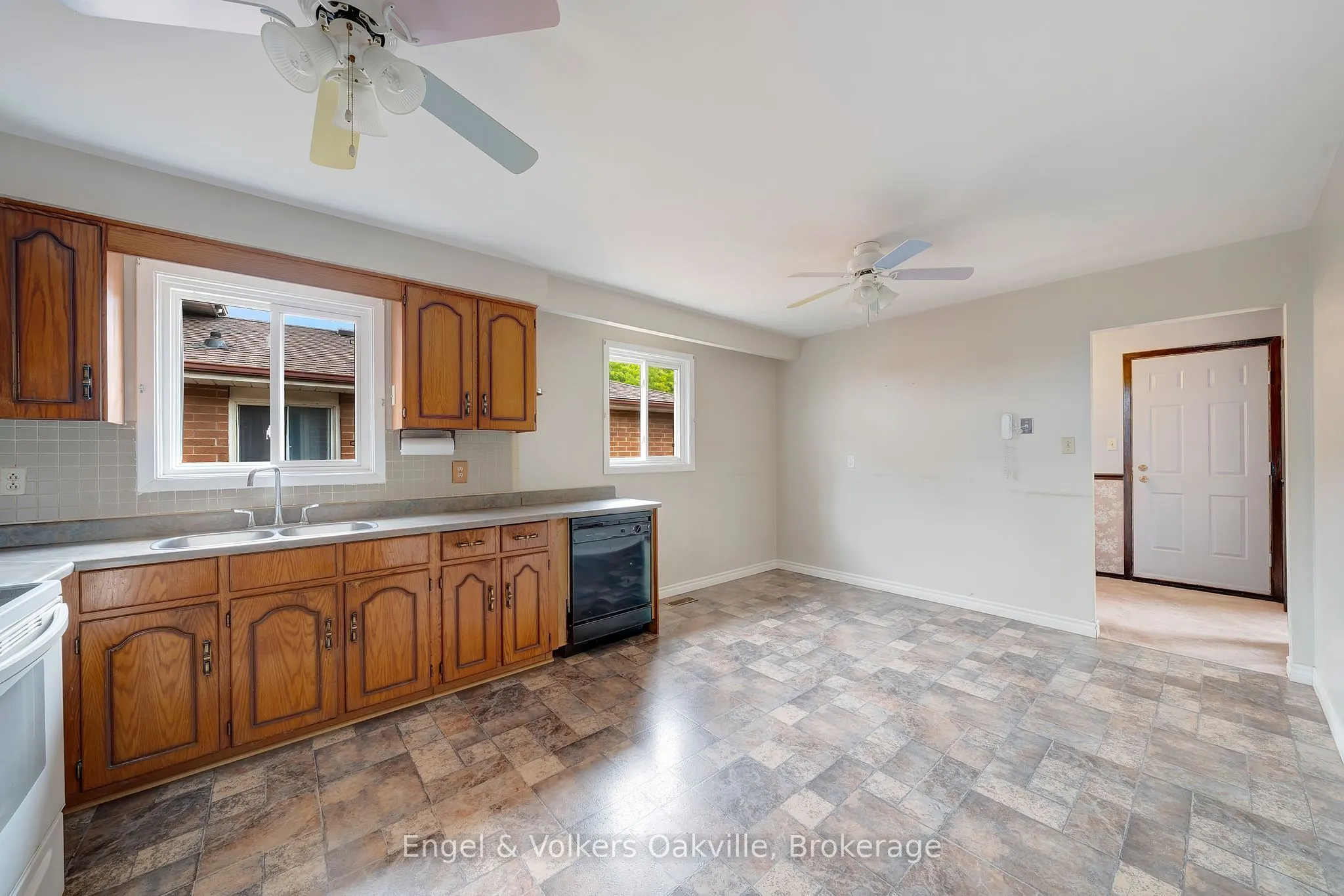 1487 Kenilworth Crescent