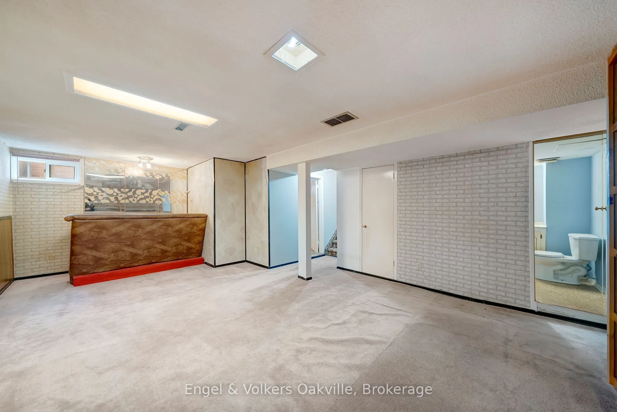 1487 Kenilworth Crescent