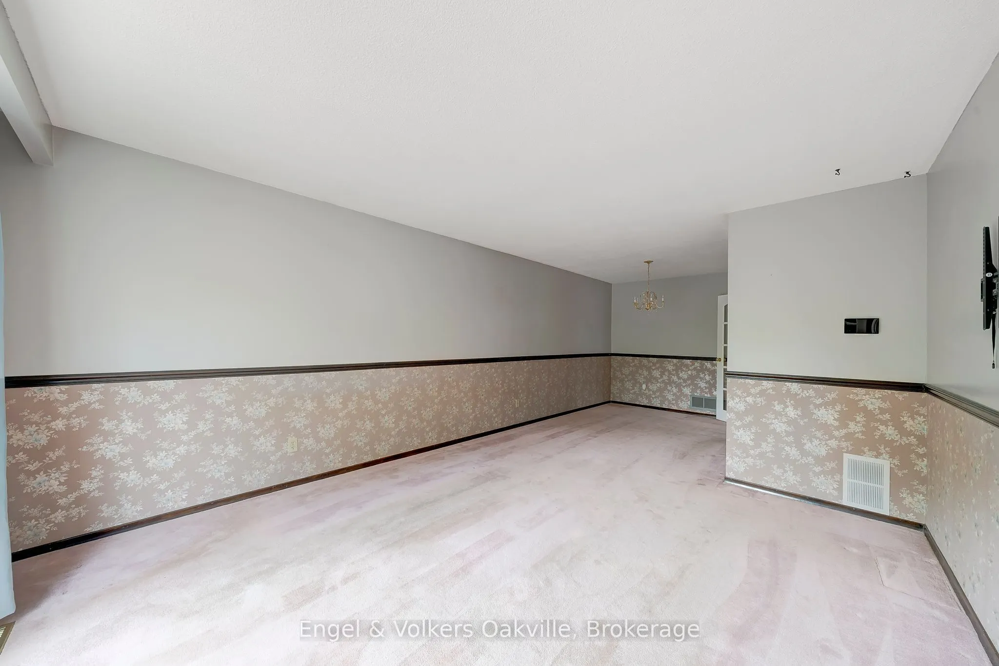 1487 Kenilworth Crescent