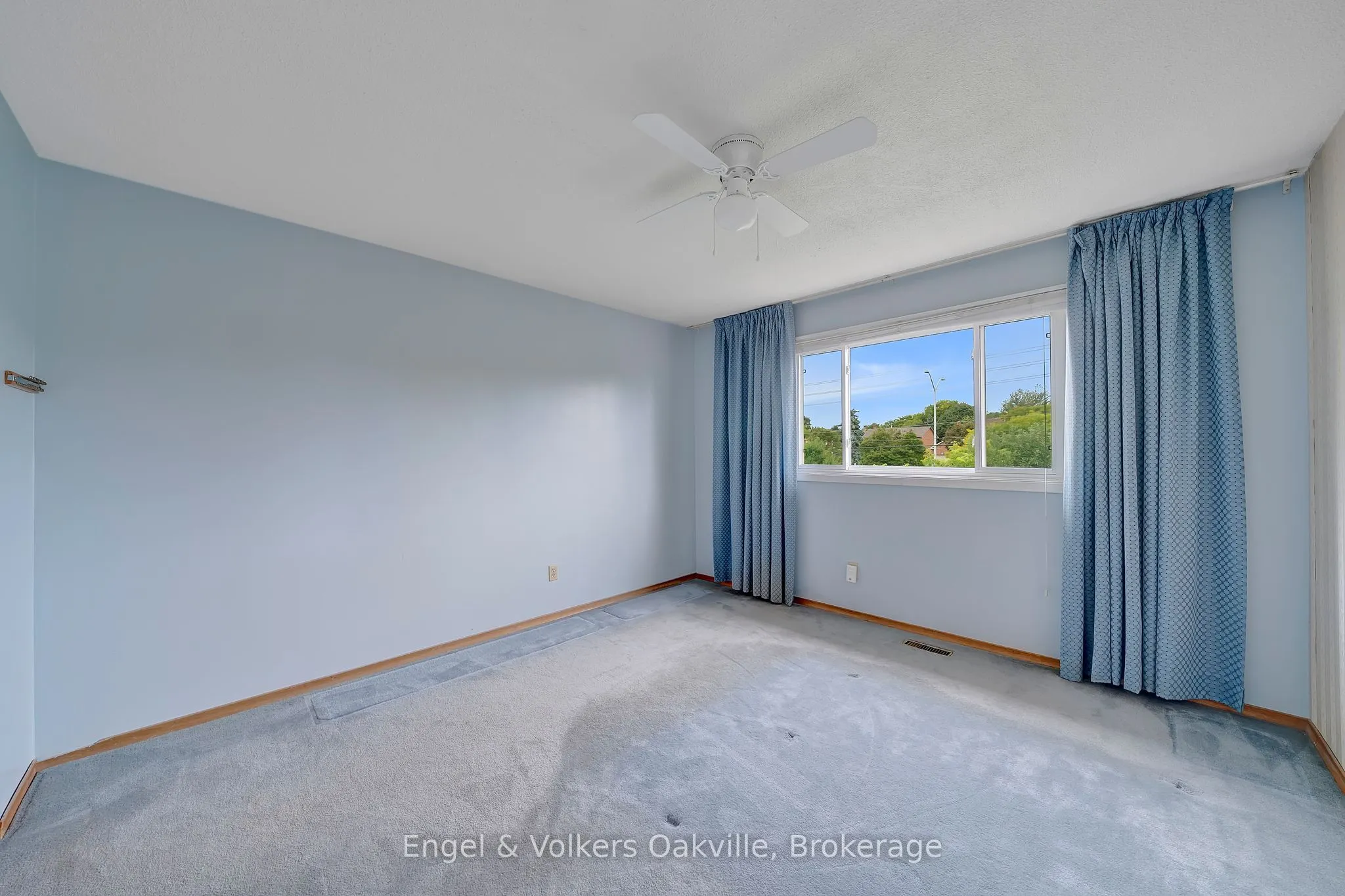 1487 Kenilworth Crescent