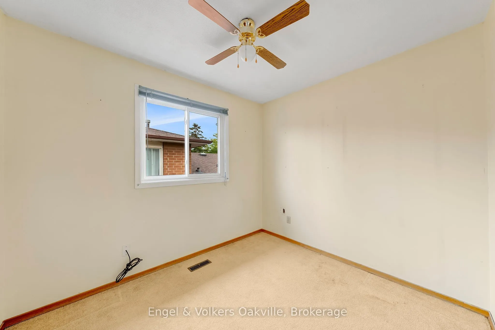 1487 Kenilworth Crescent