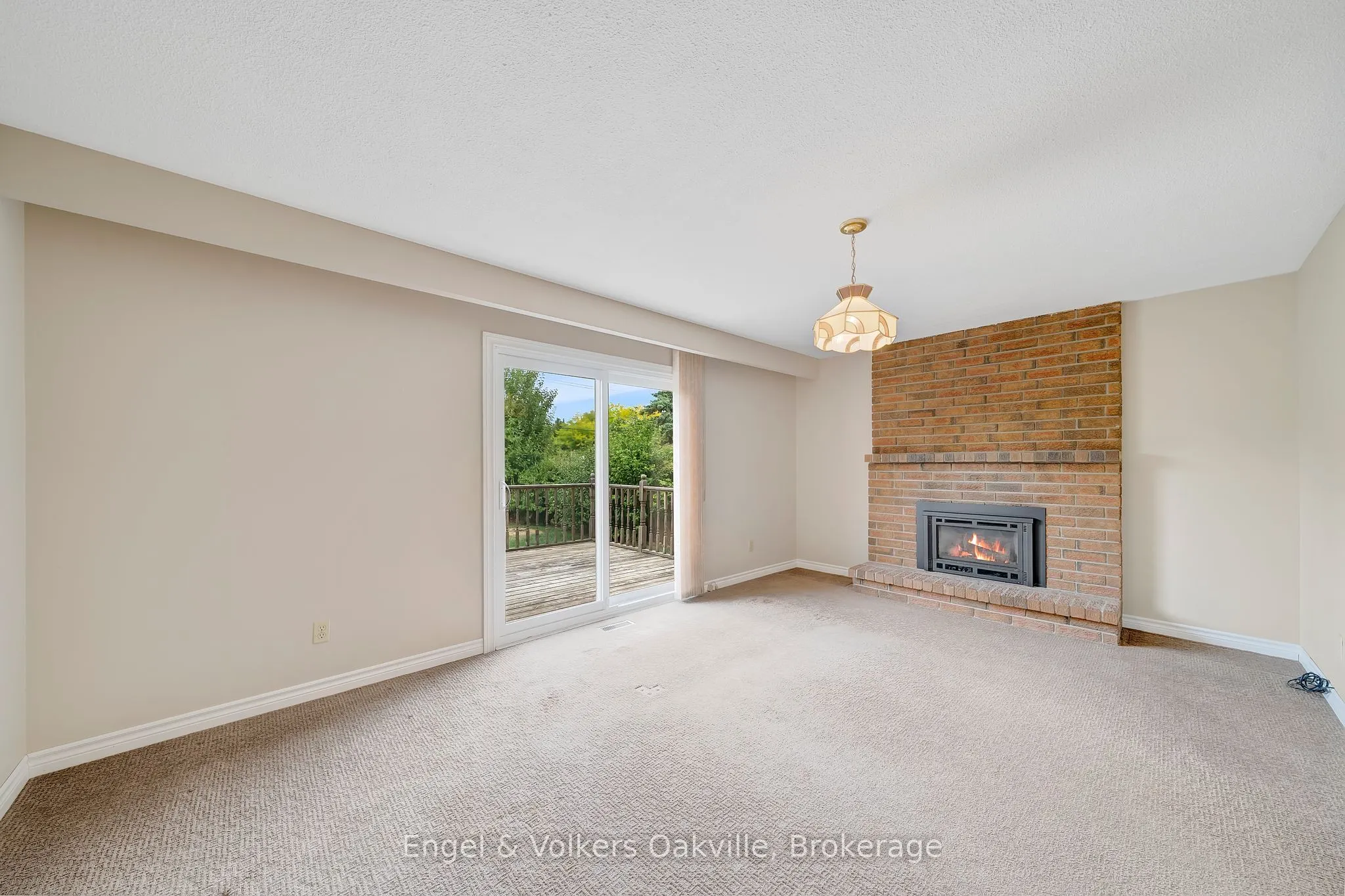 1487 Kenilworth Crescent