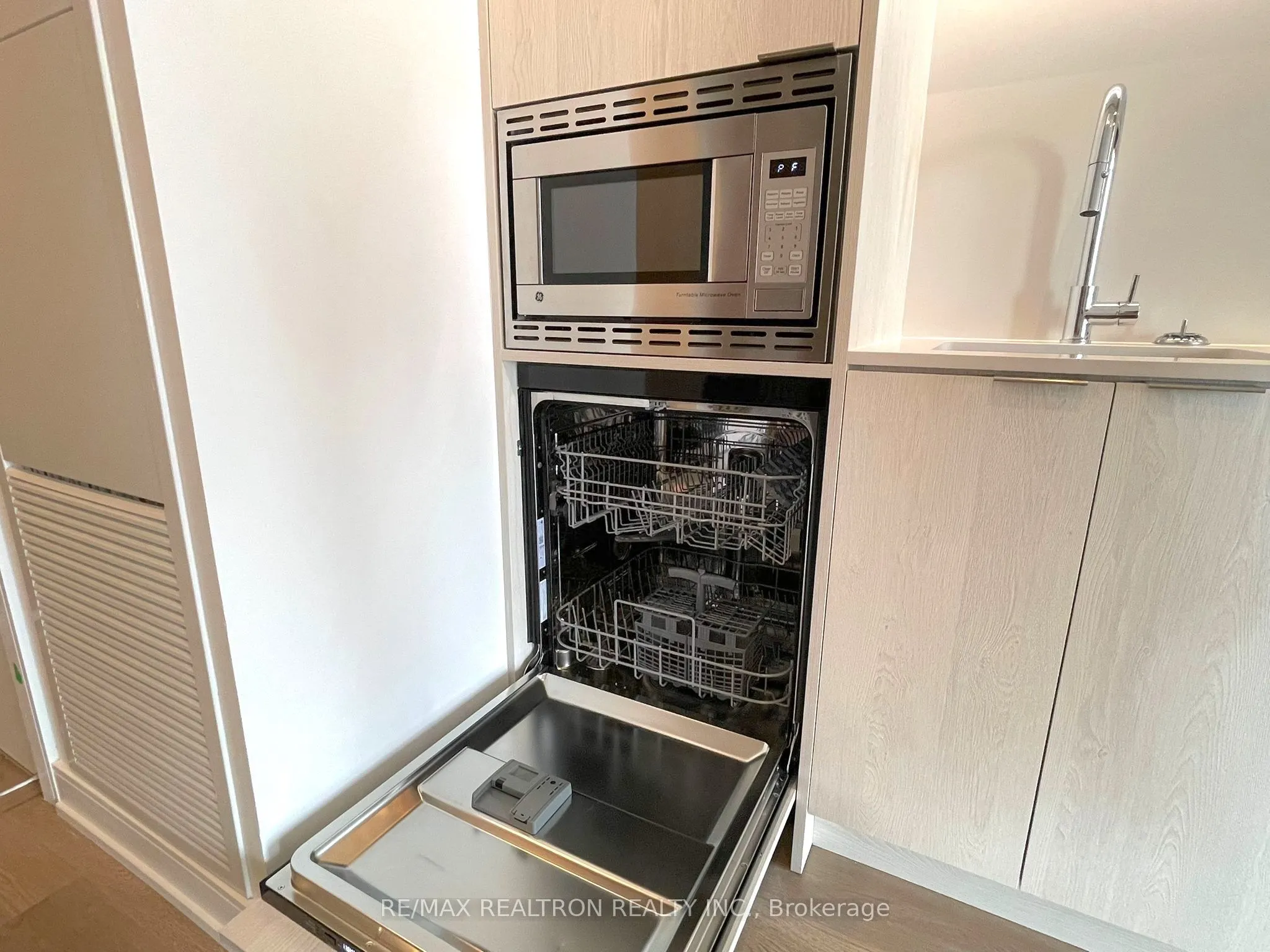 3009 Novar Road, #1402