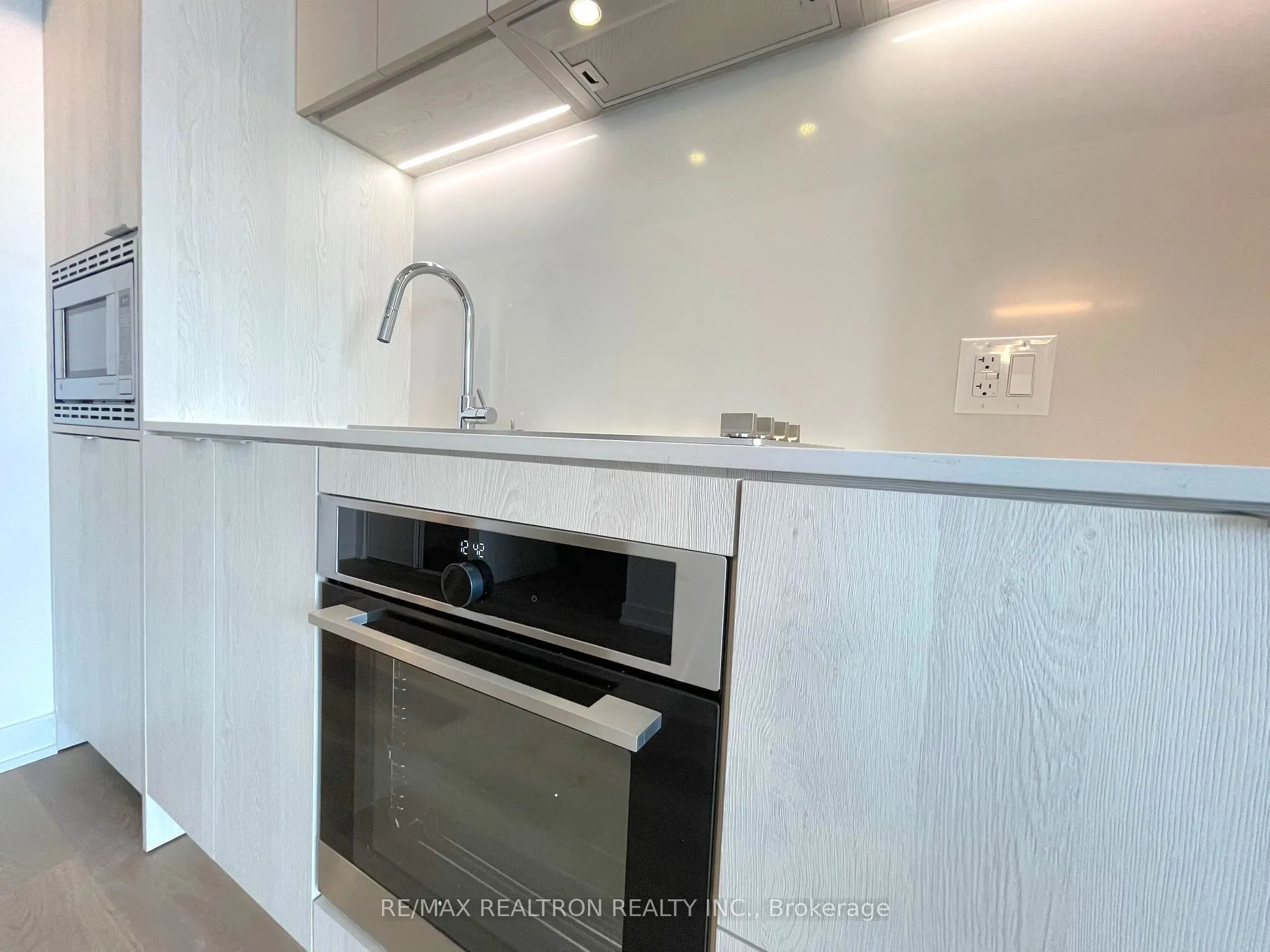 3009 Novar Road, #1402