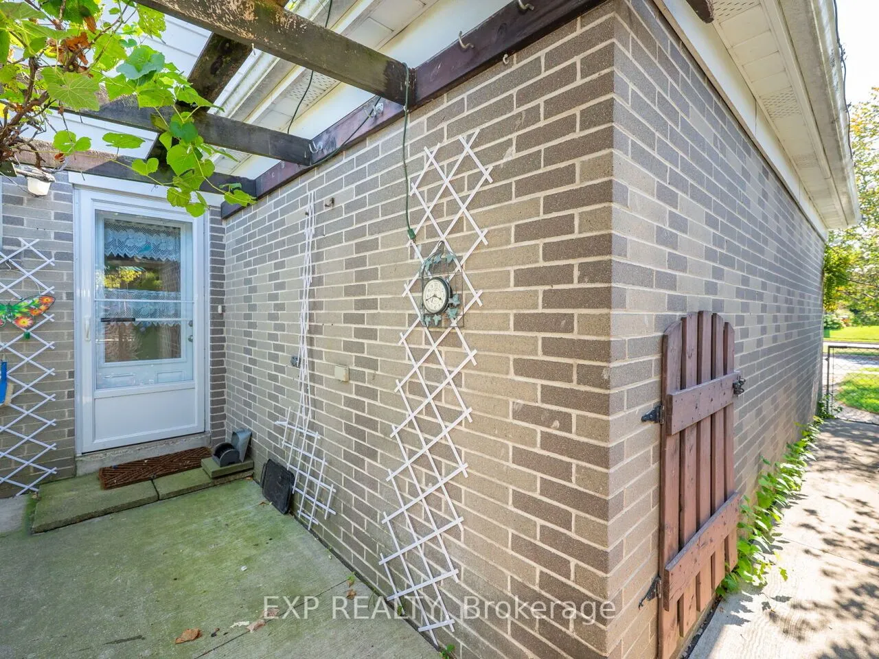 210 Mcmurchy Avenue S