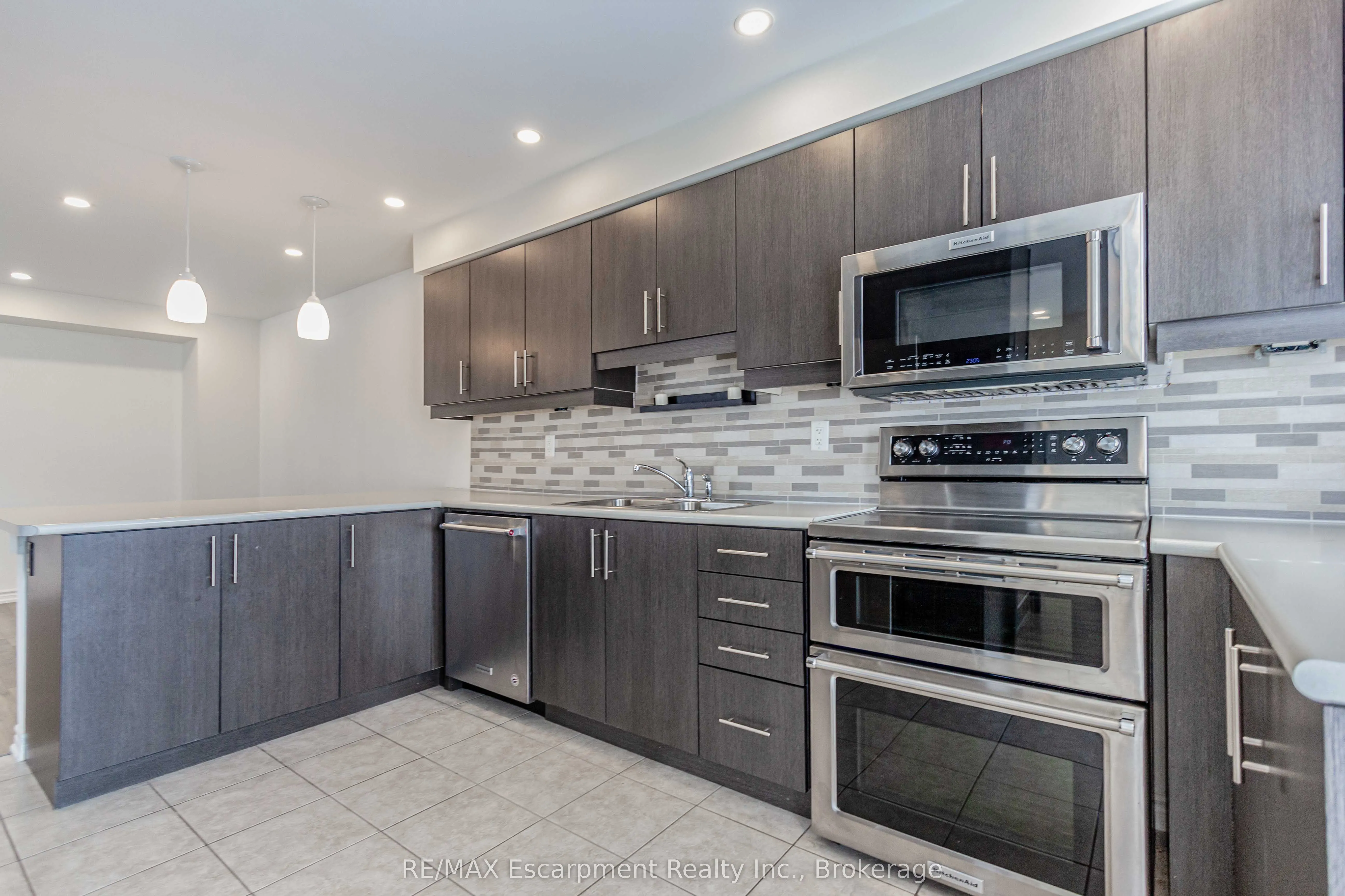 555 Allport Gate
