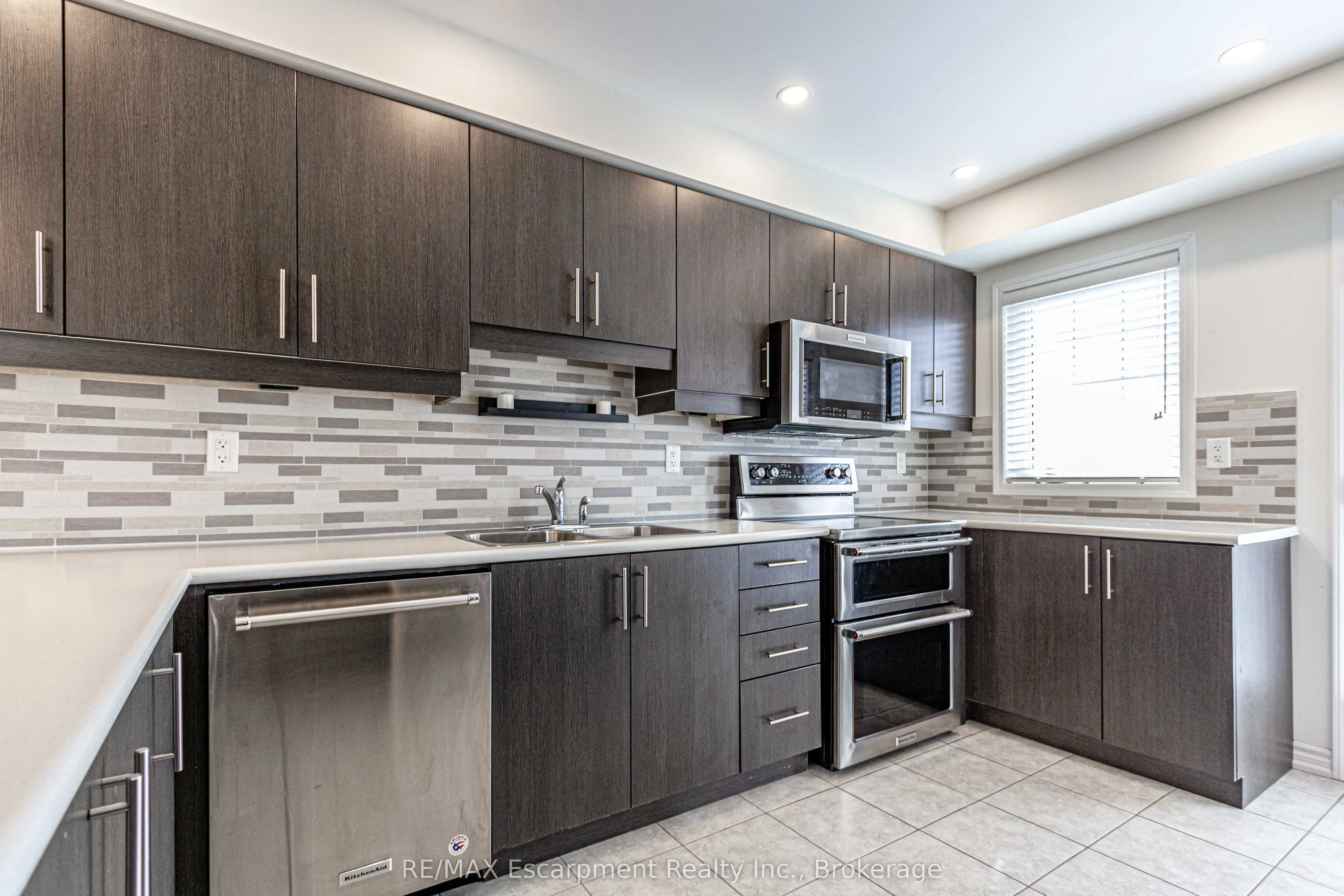 555 Allport Gate