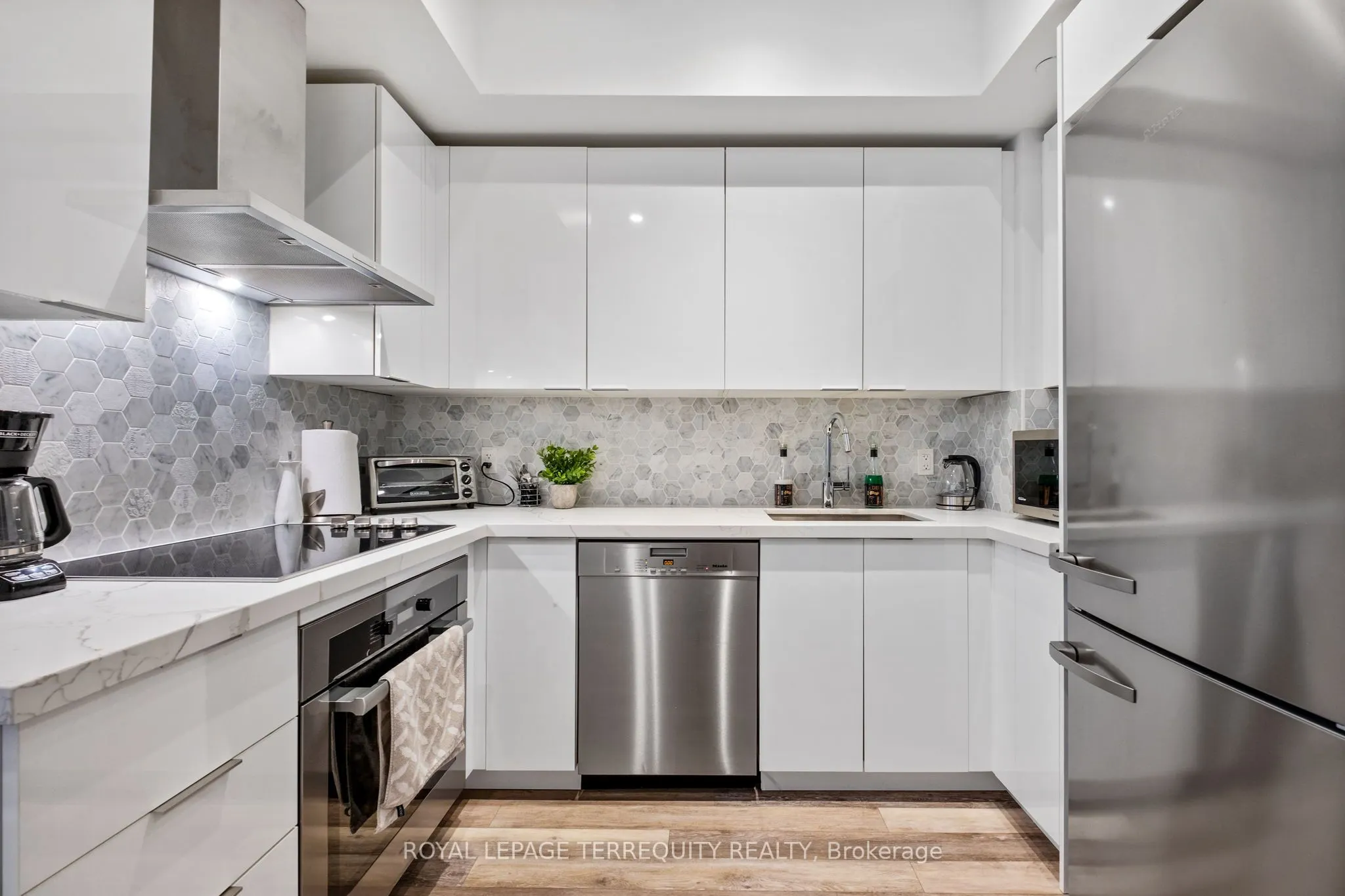 30 Shore Breeze Drive, #528