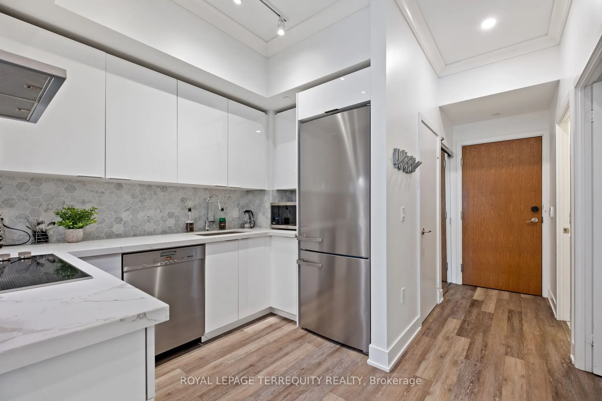 30 Shore Breeze Drive, #528