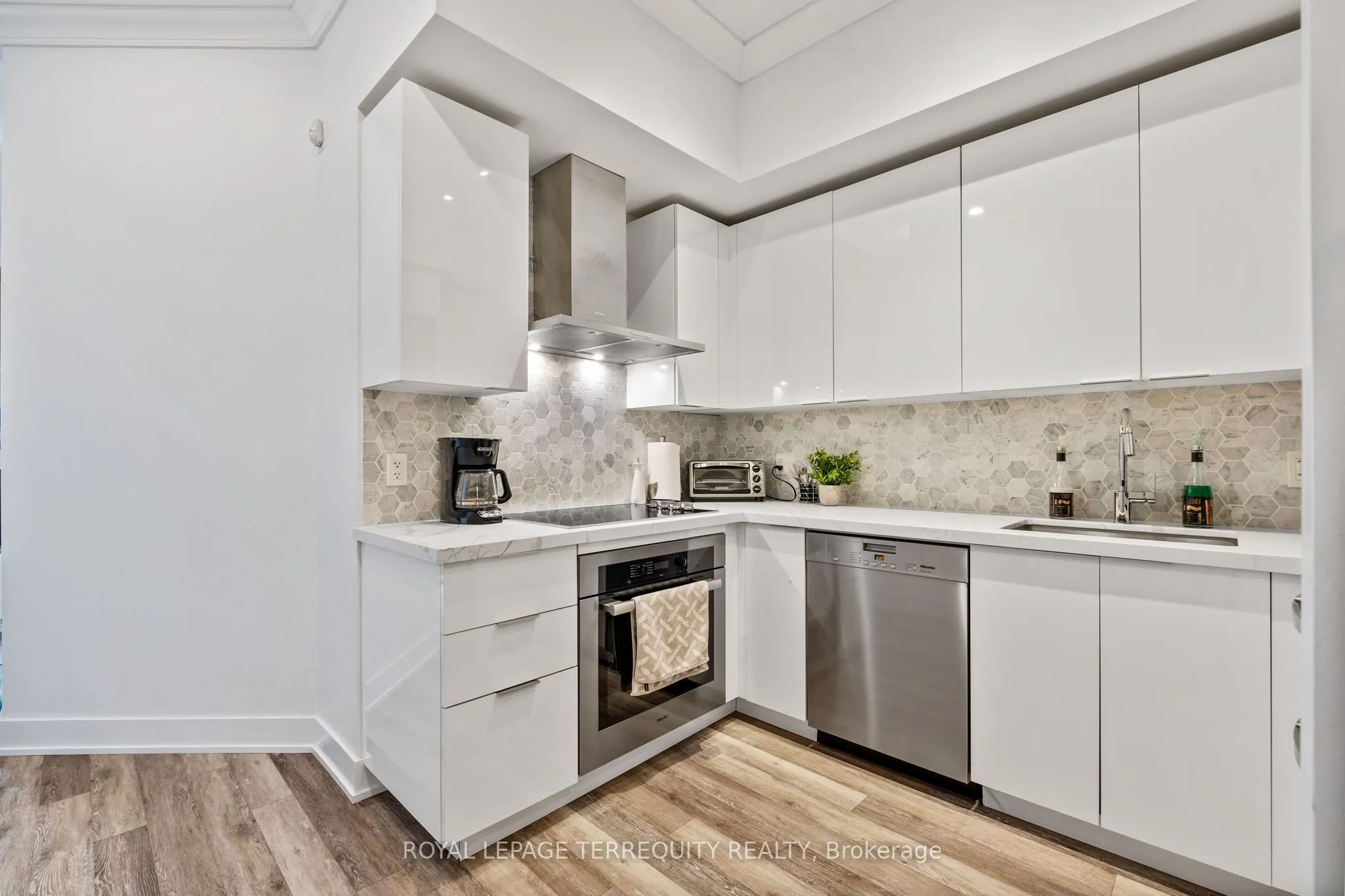 30 Shore Breeze Drive, #528