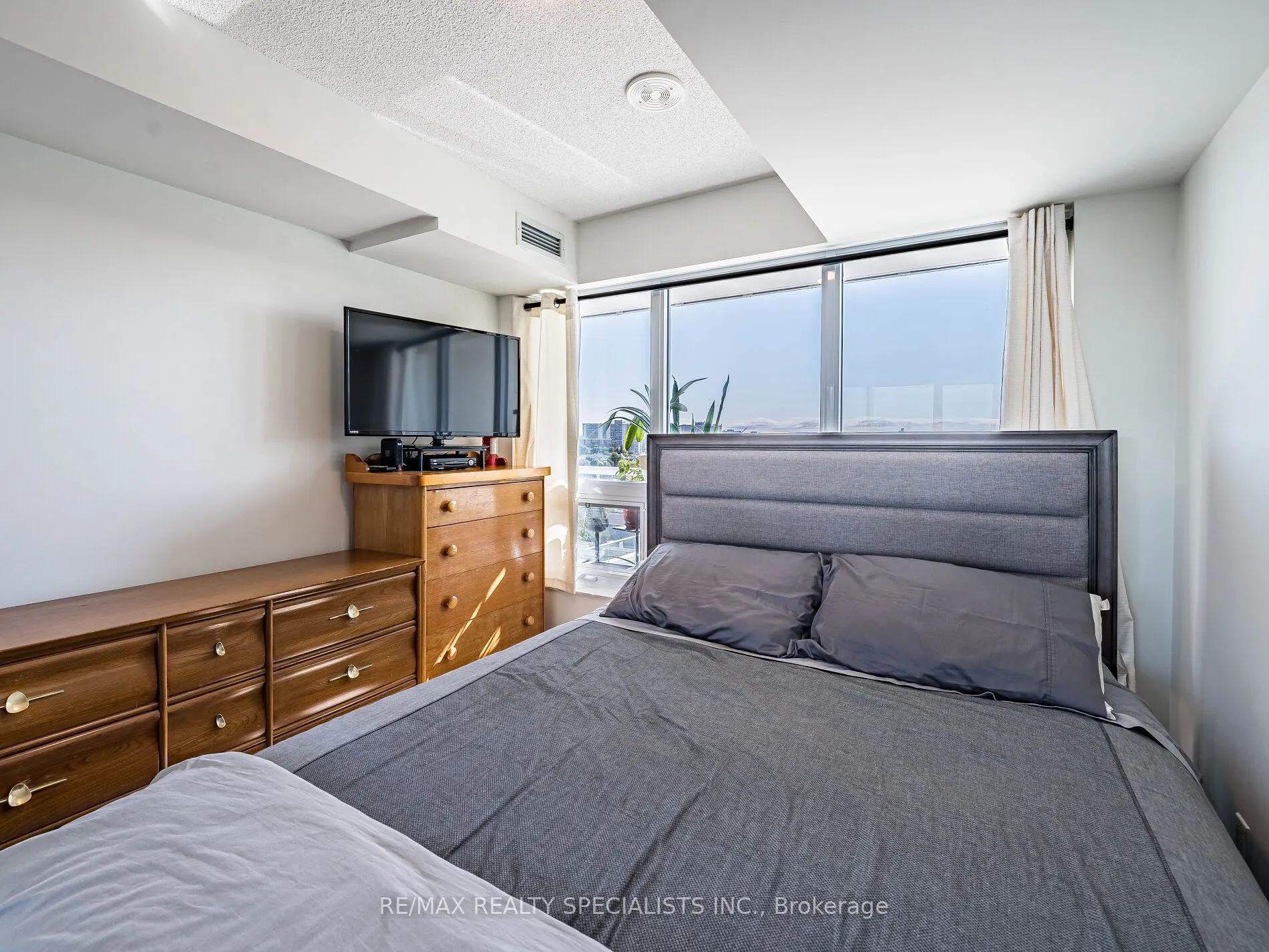10 Wilby Crescent, #802
