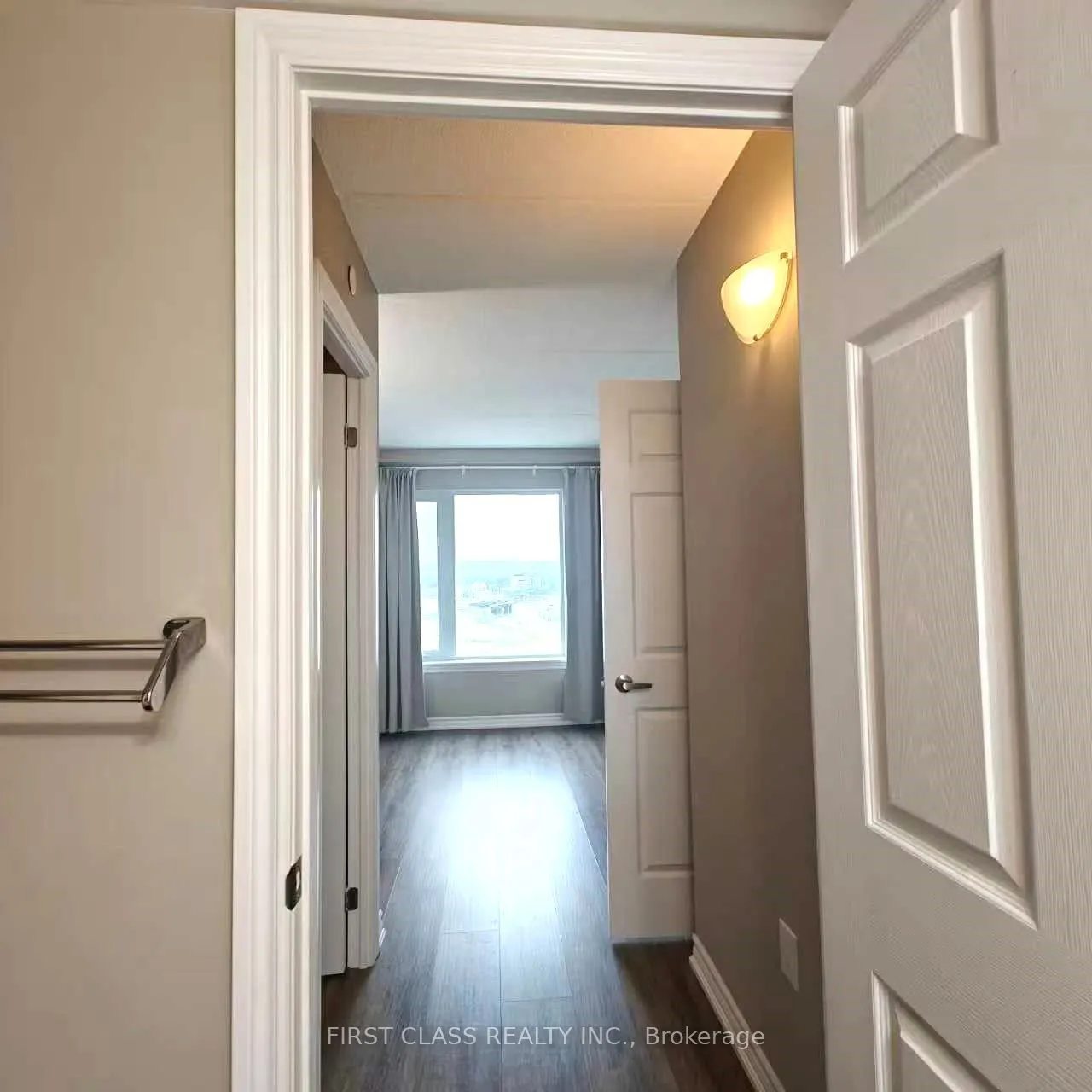 716 Main Street E, #808