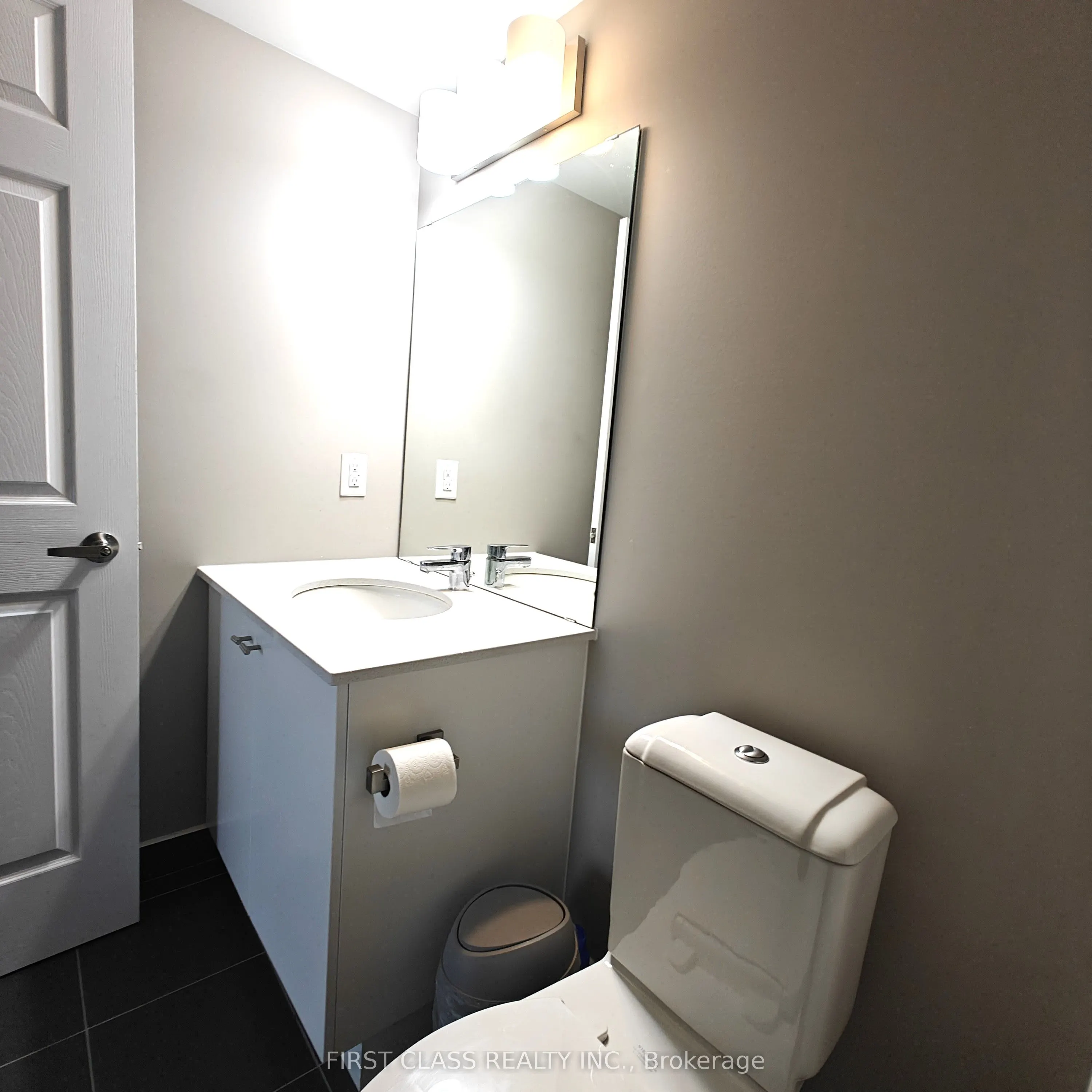 716 Main Street E, #808