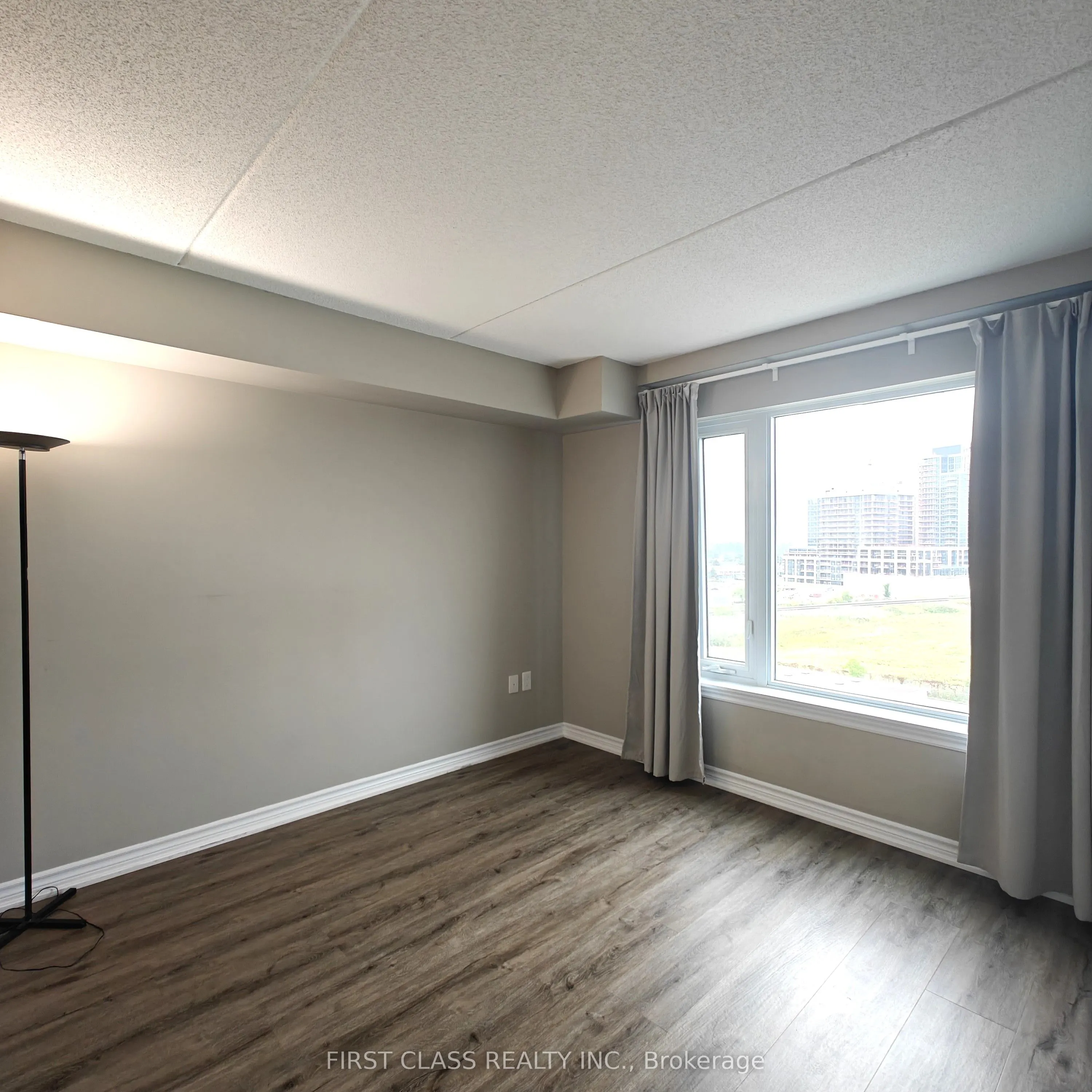 716 Main Street E, #808
