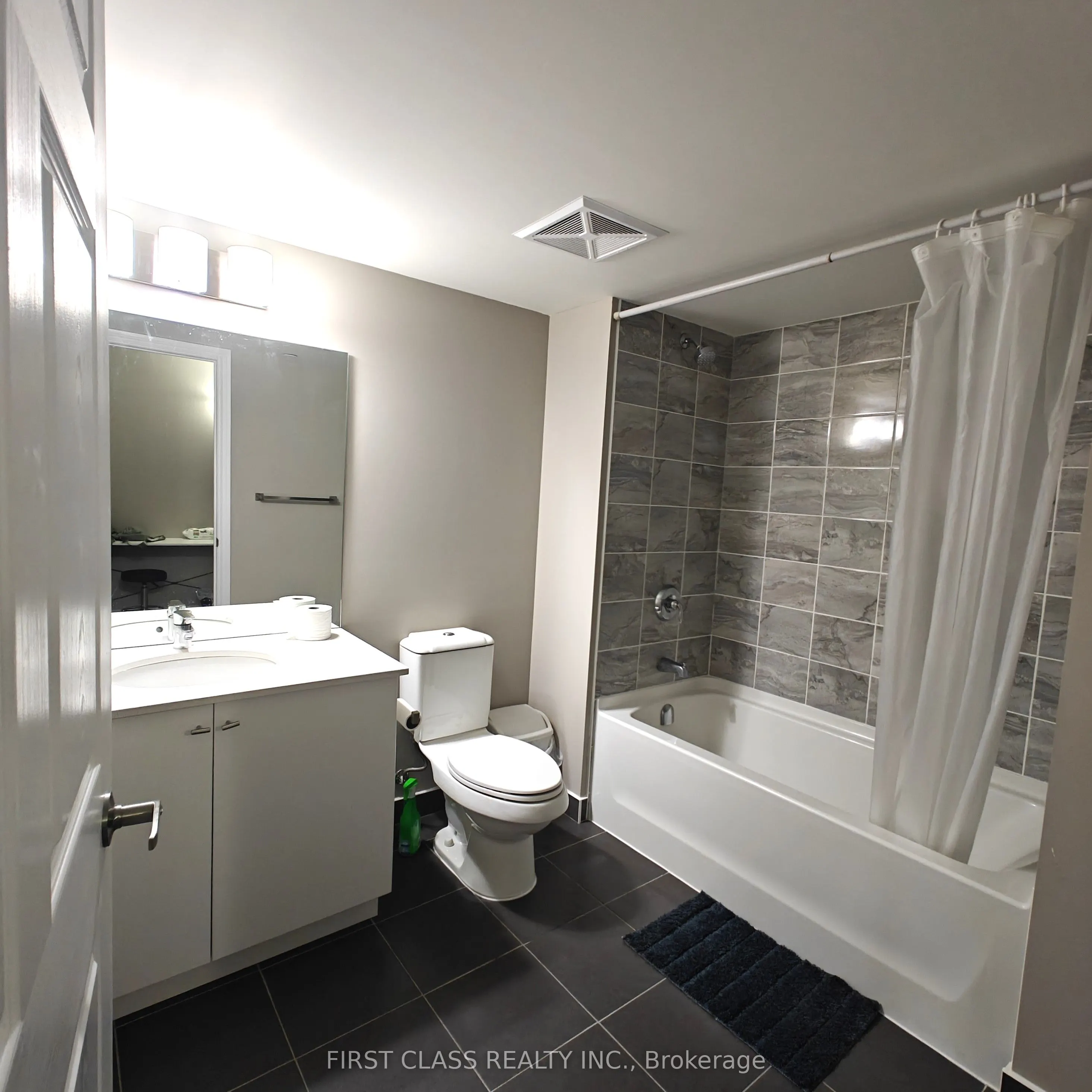 716 Main Street E, #808
