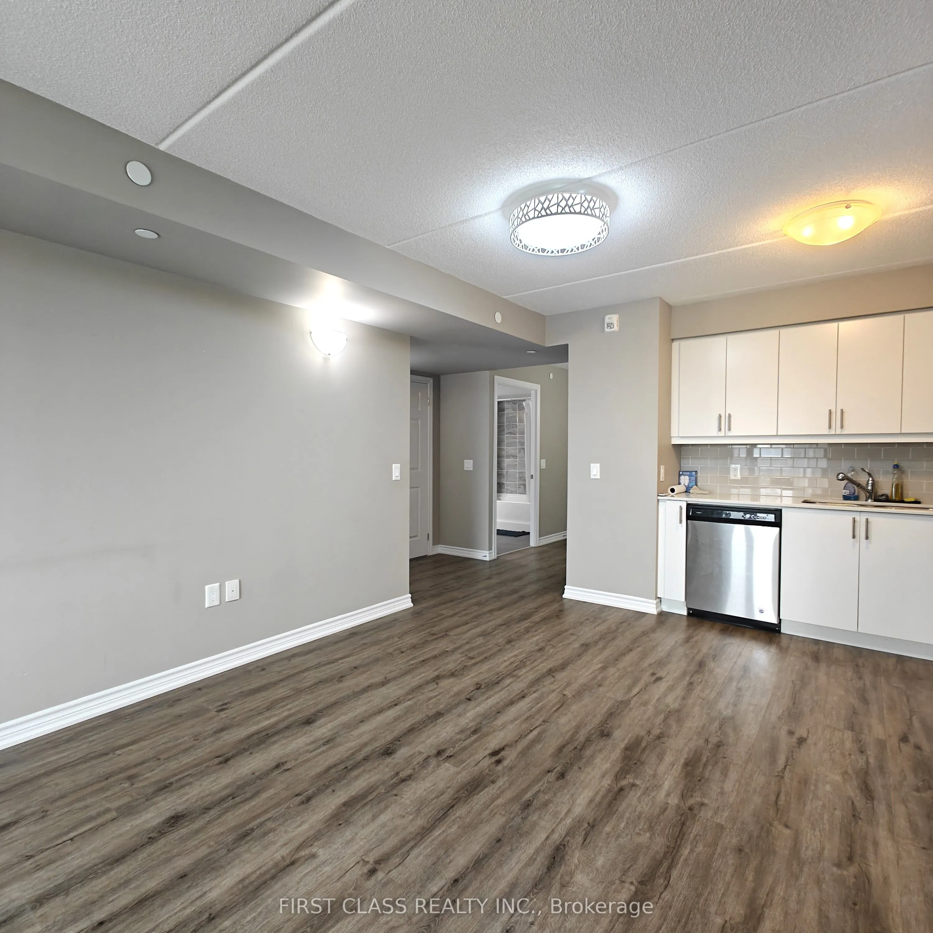 716 Main Street E, #808