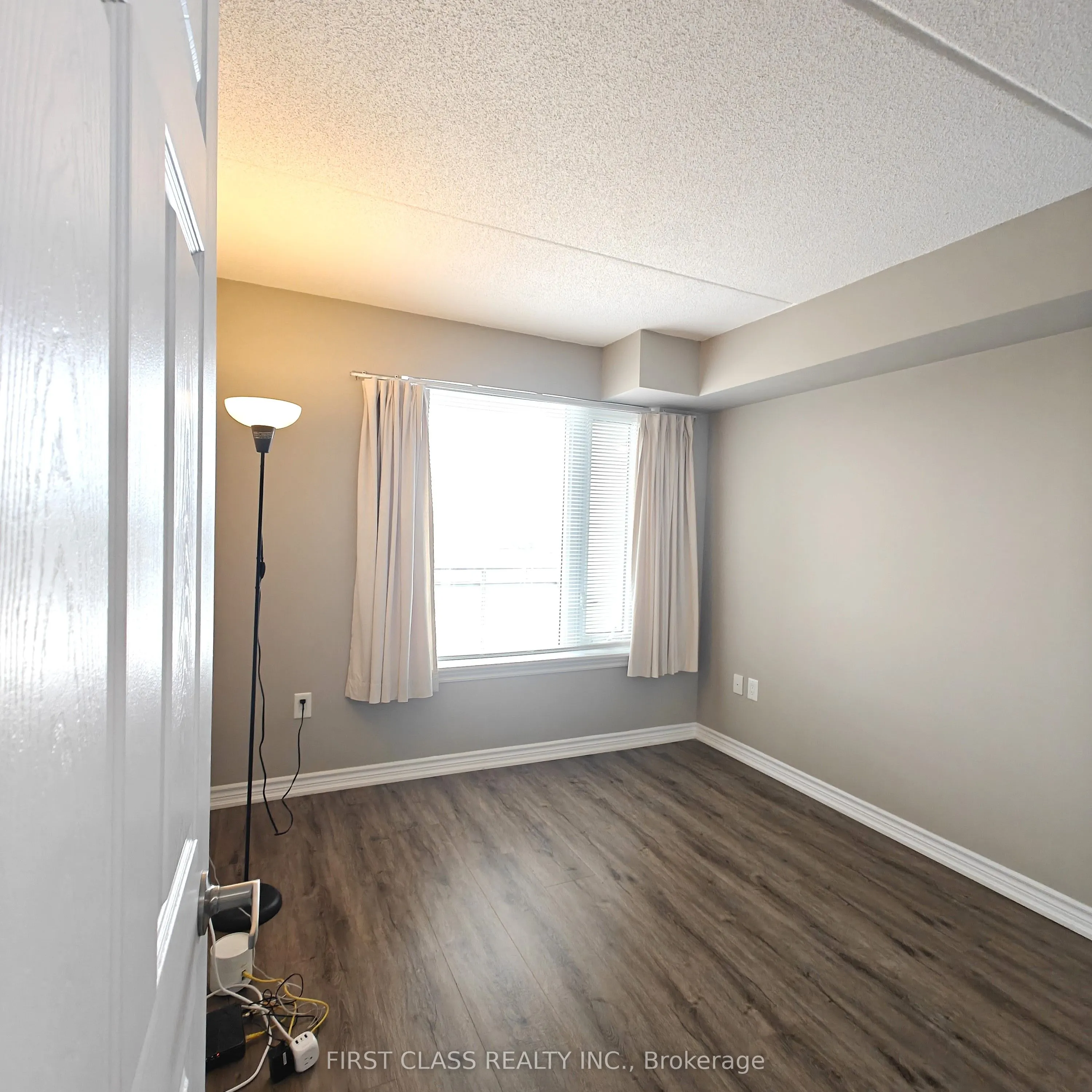 716 Main Street E, #808