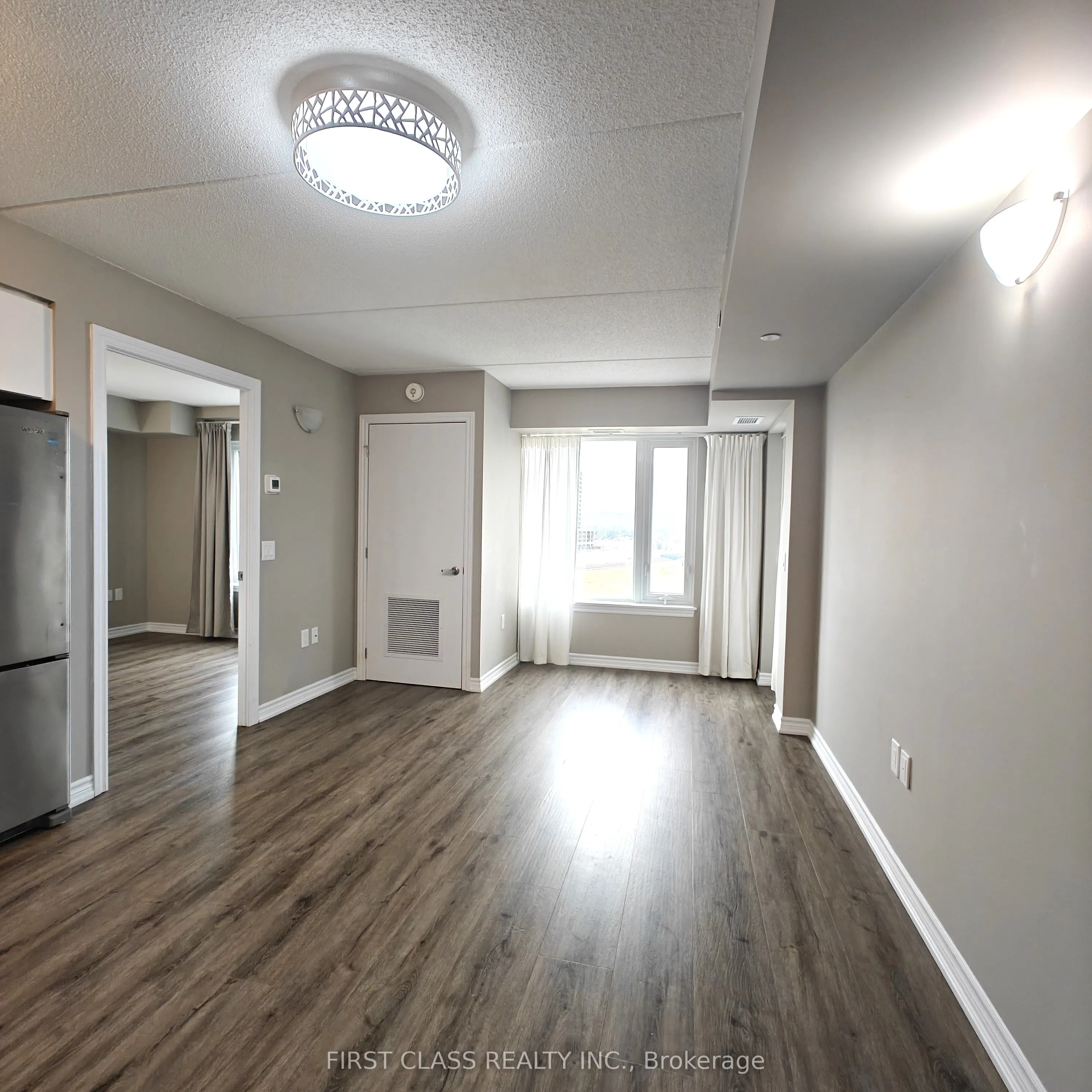 716 Main Street E, #808