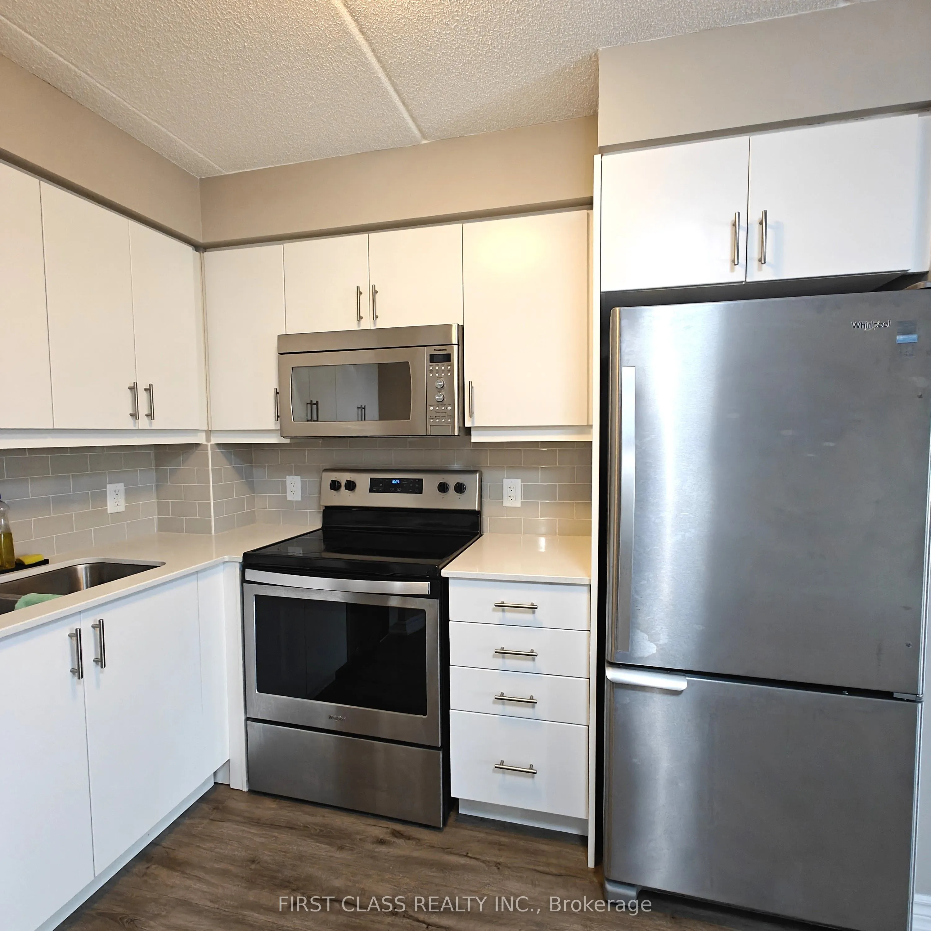 716 Main Street E, #808