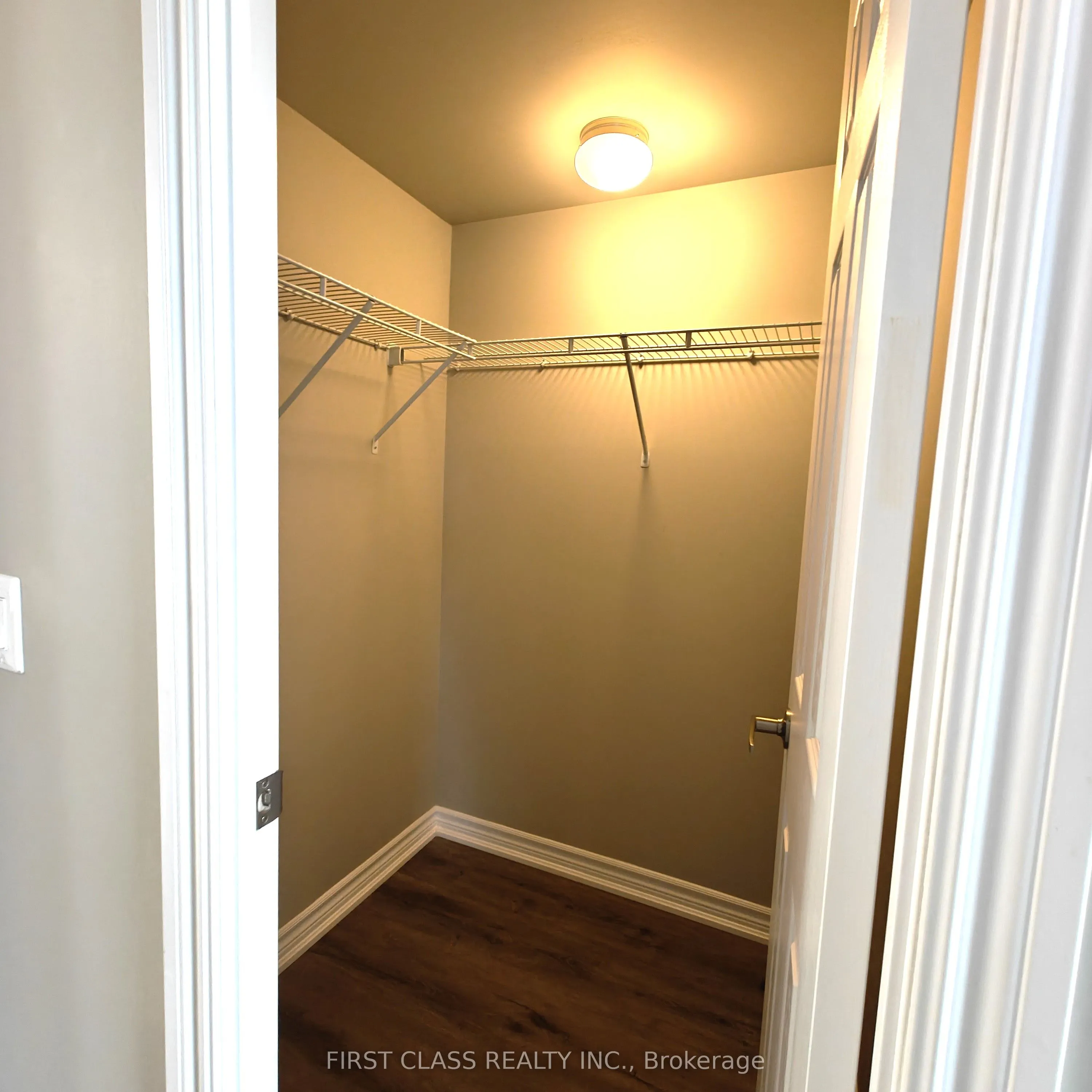 716 Main Street E, #808