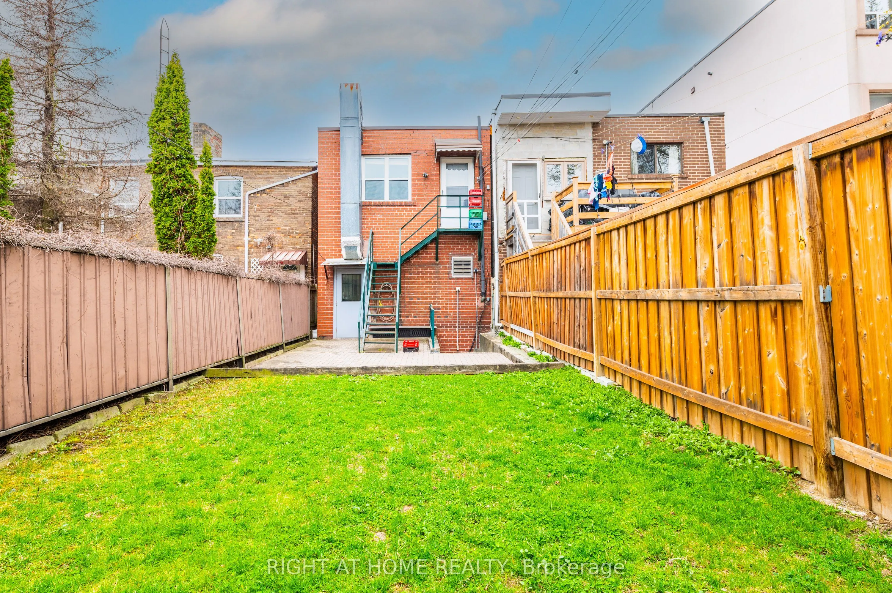 2025 Dufferin Street