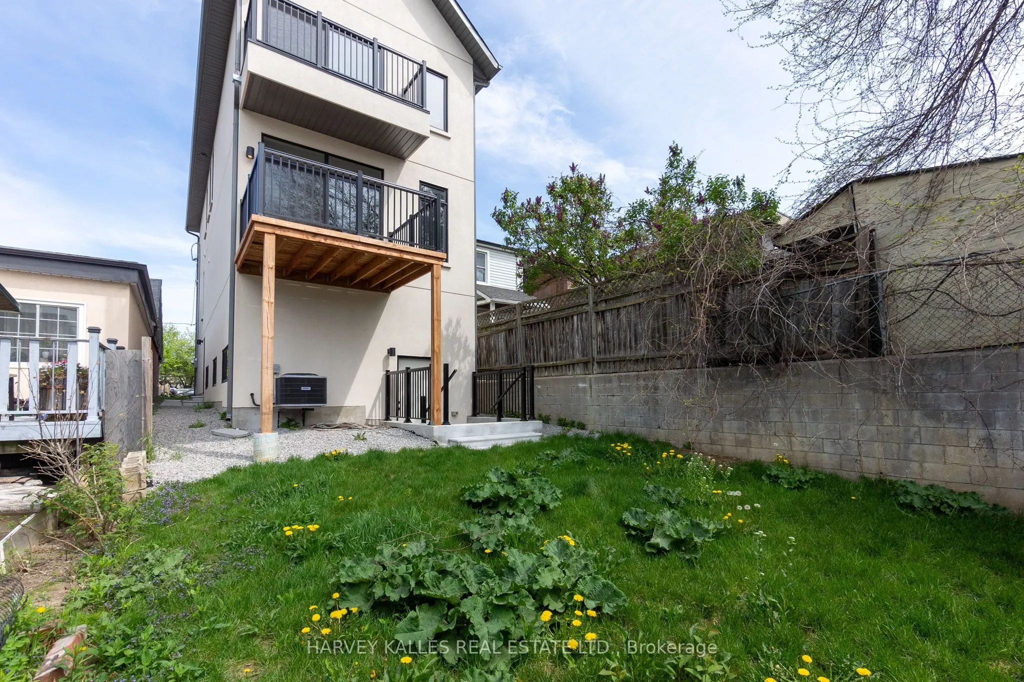 19 Lambton Avenue, #Main & 2nd