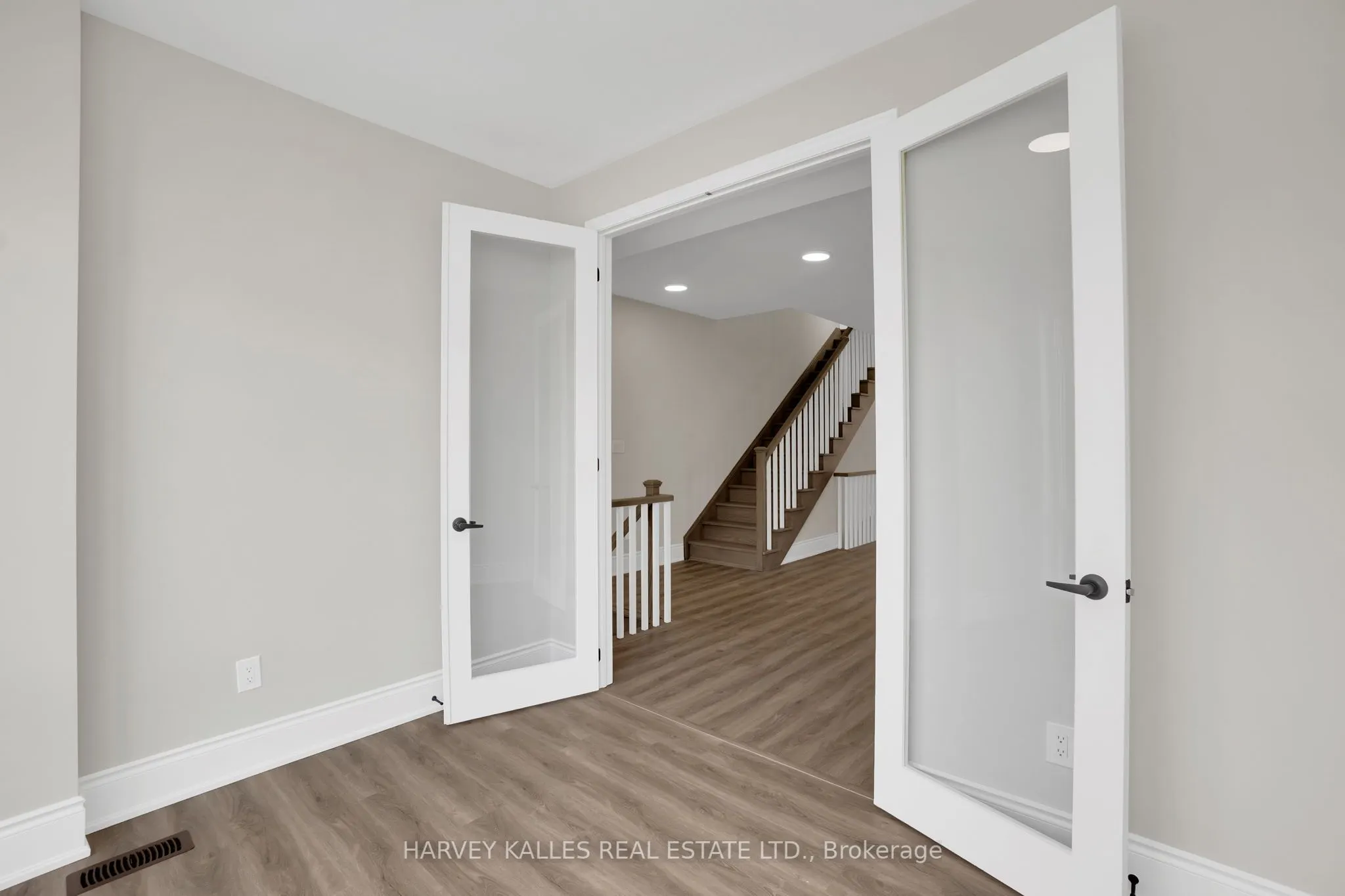 19 Lambton Avenue, #Main & 2nd
