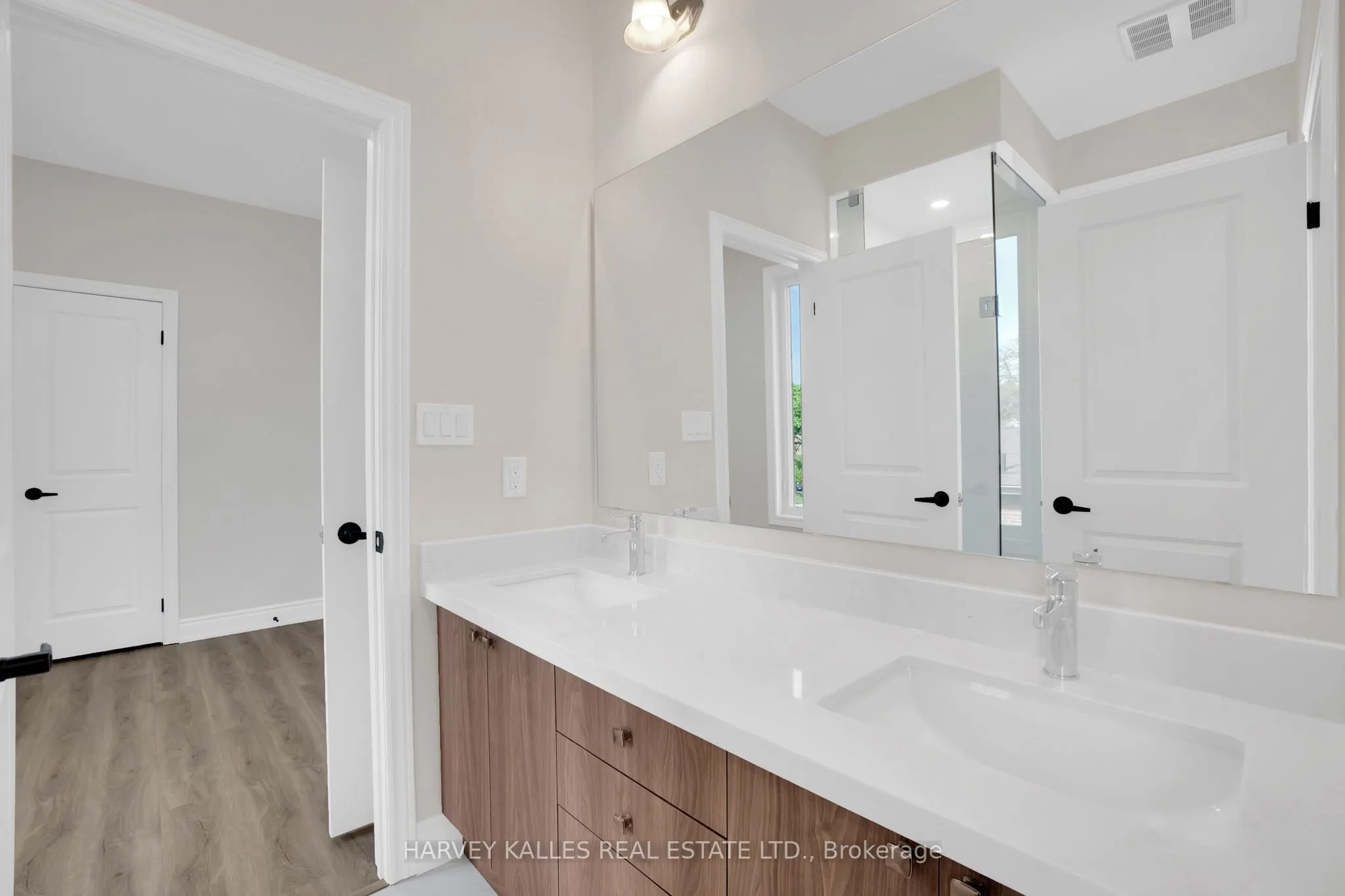 19 Lambton Avenue, #Main & 2nd