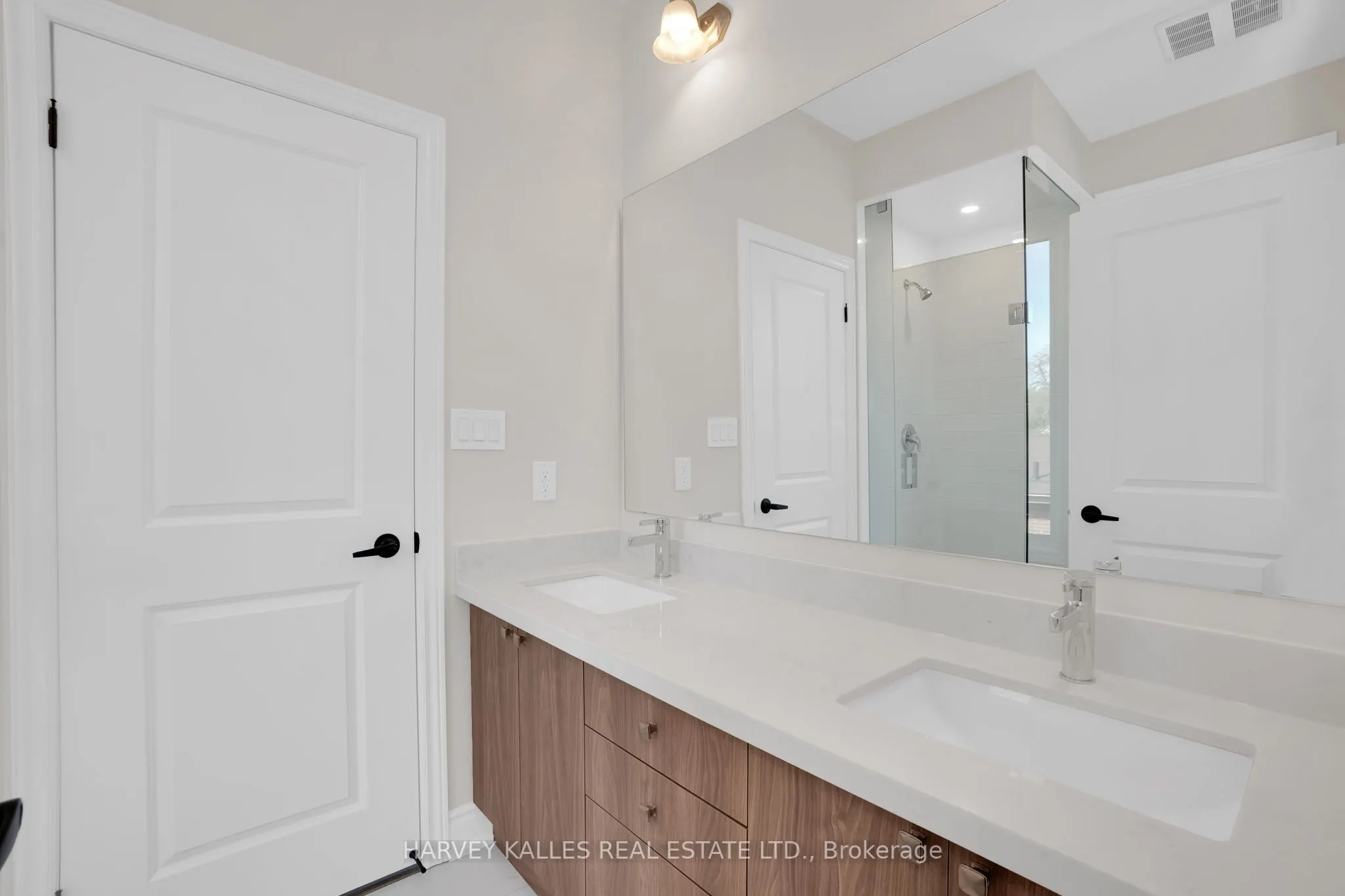 19 Lambton Avenue, #Main & 2nd