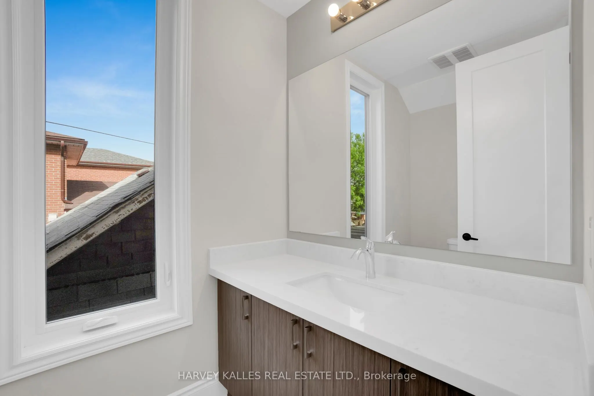 19 Lambton Avenue, #Main & 2nd