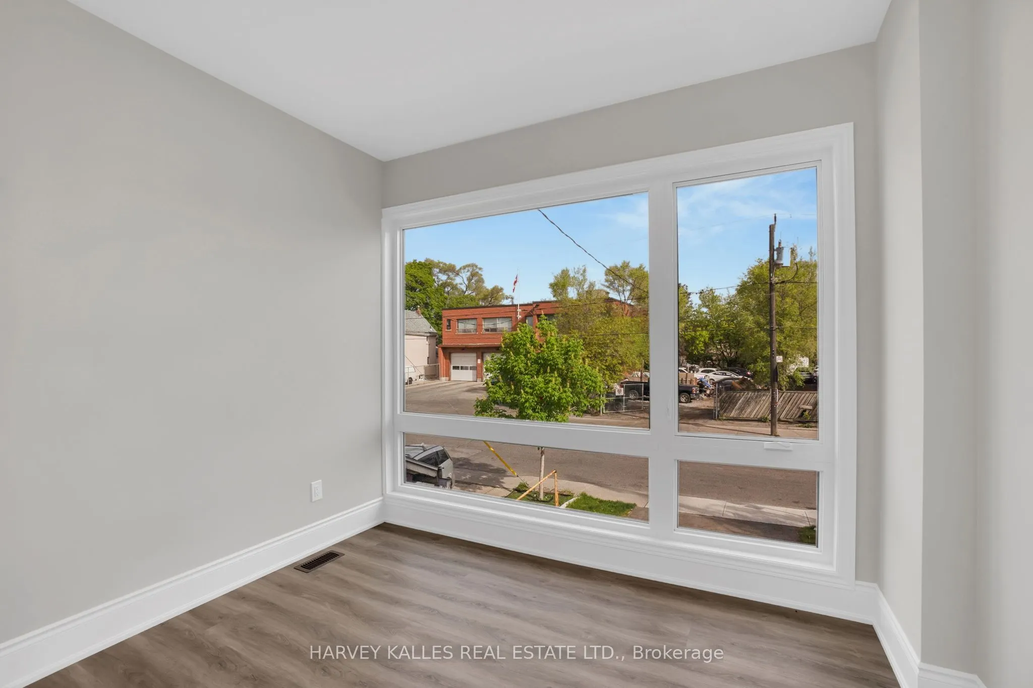19 Lambton Avenue, #Main & 2nd