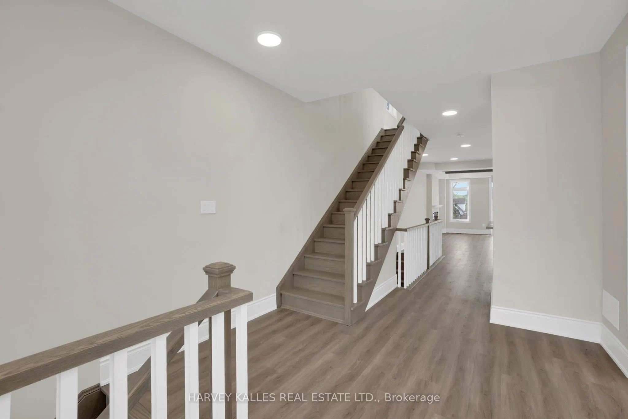 19 Lambton Avenue, #Main & 2nd