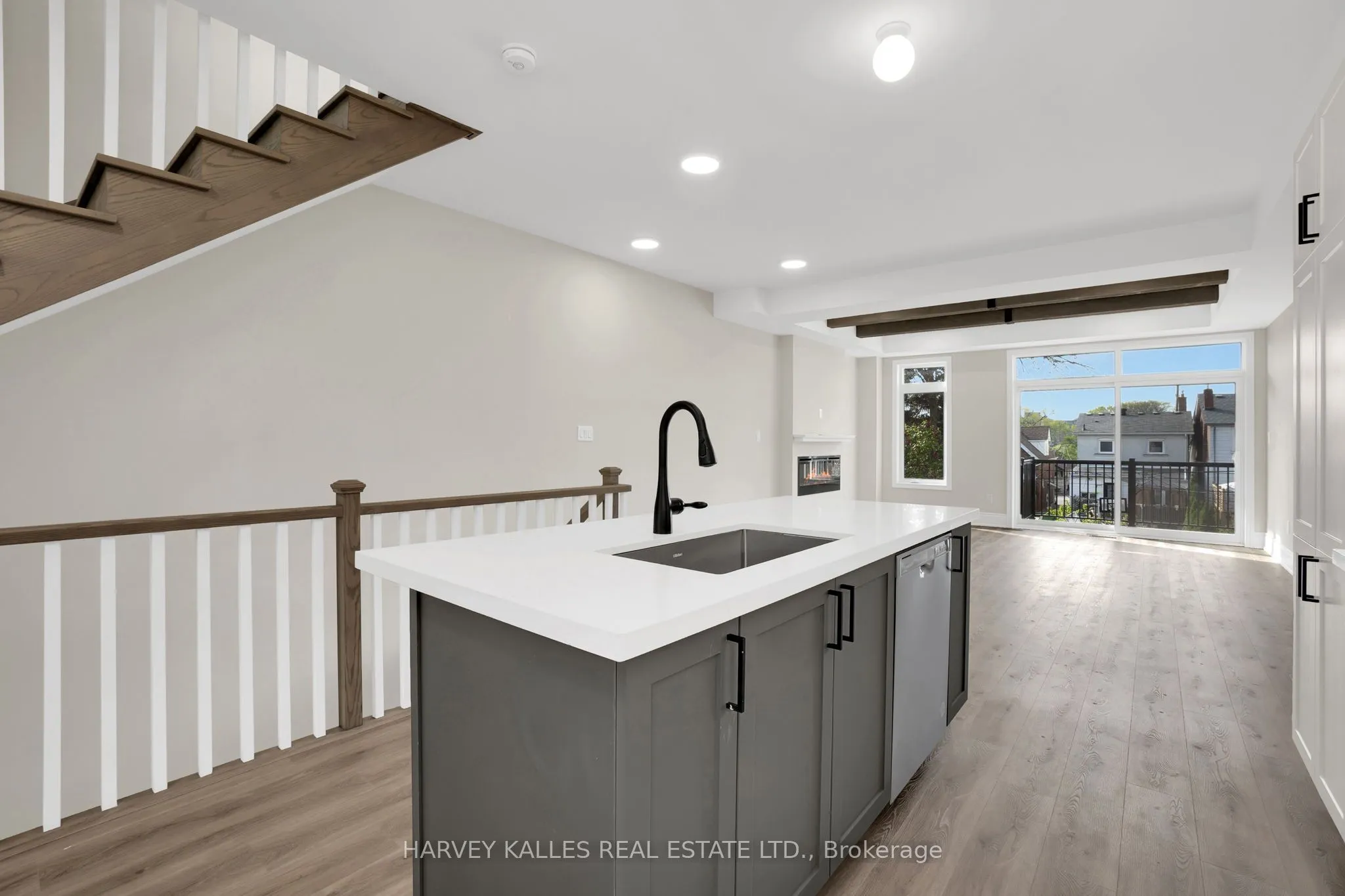 19 Lambton Avenue, #Main & 2nd