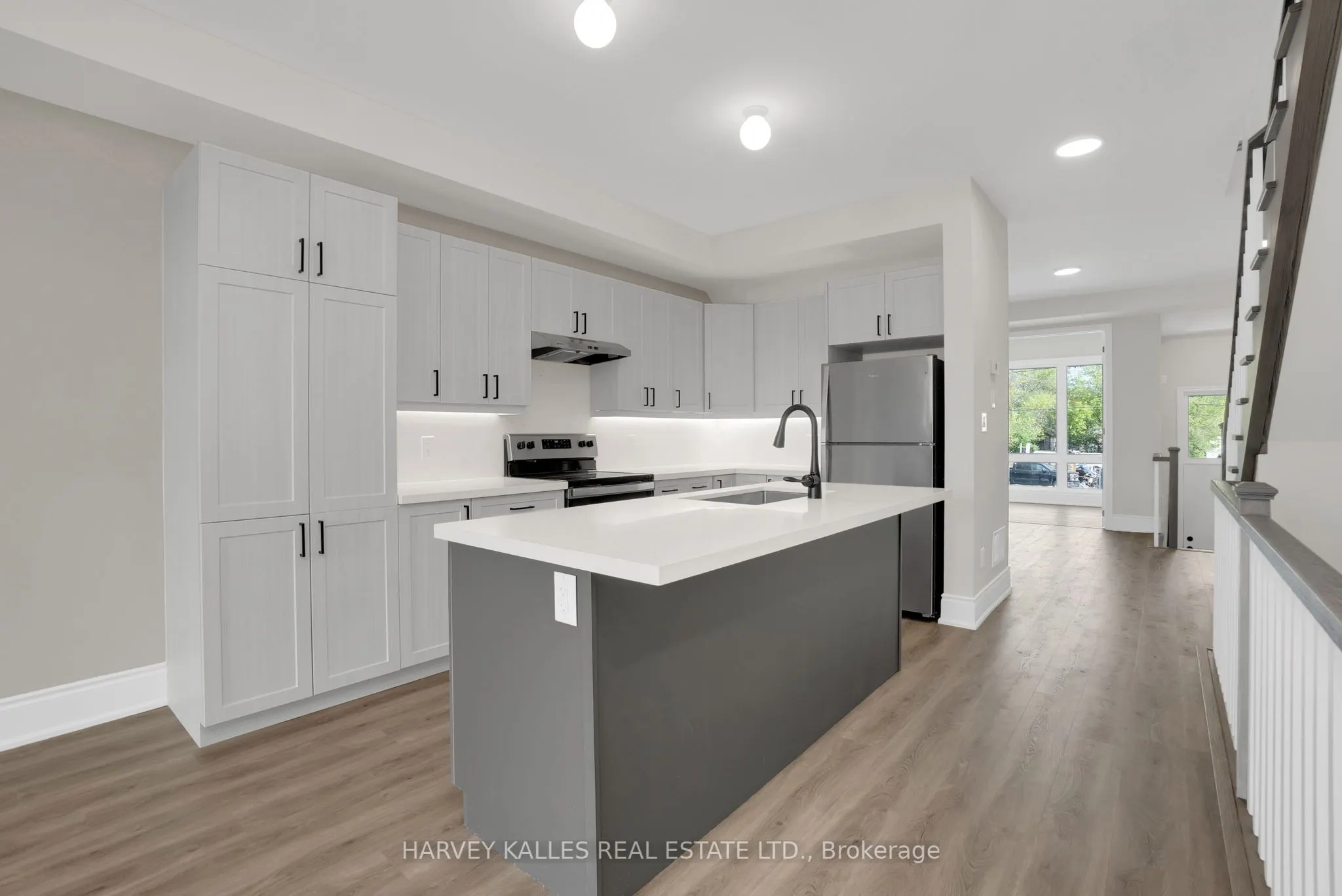 19 Lambton Avenue, #Main & 2nd