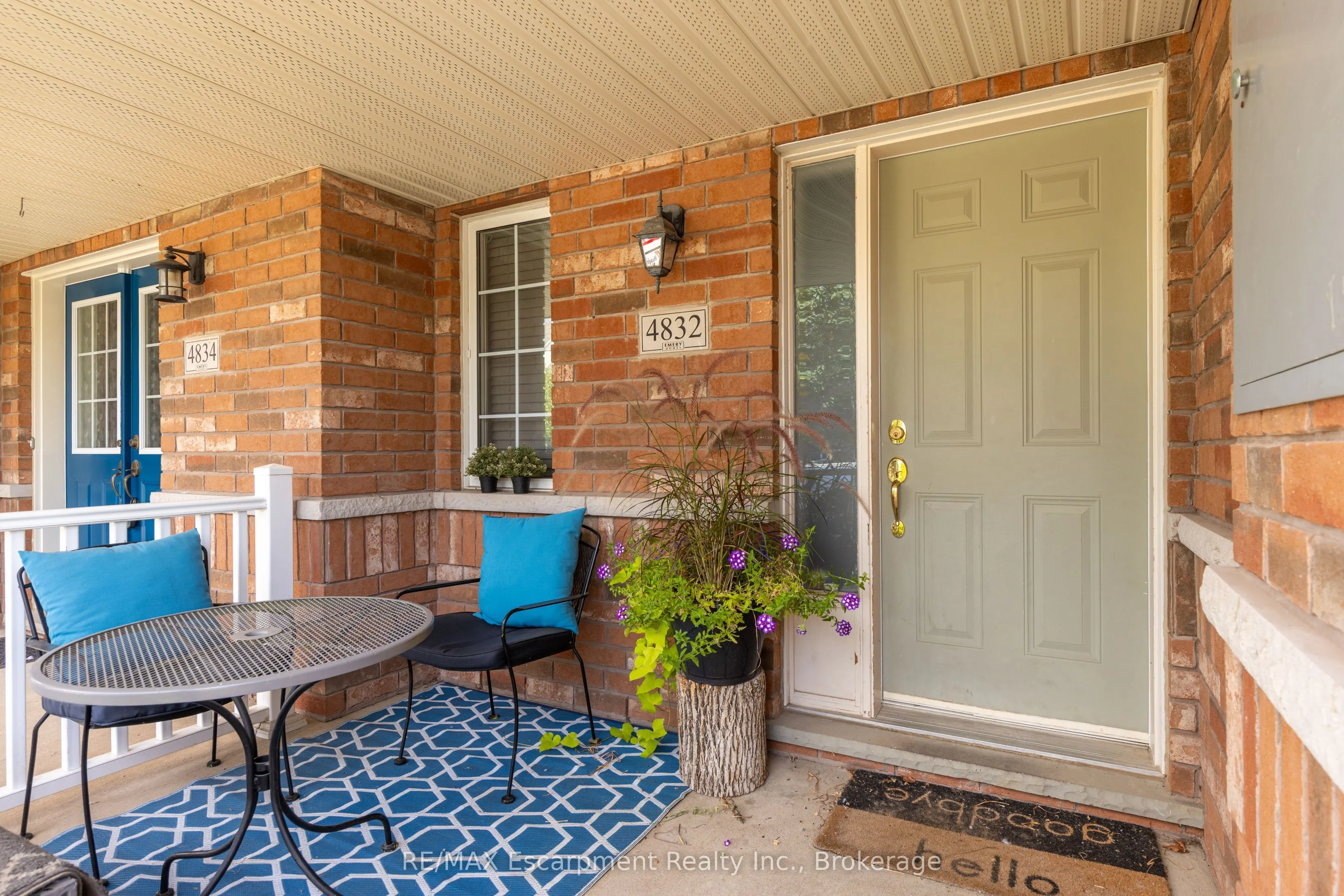 4832 Capri Crescent