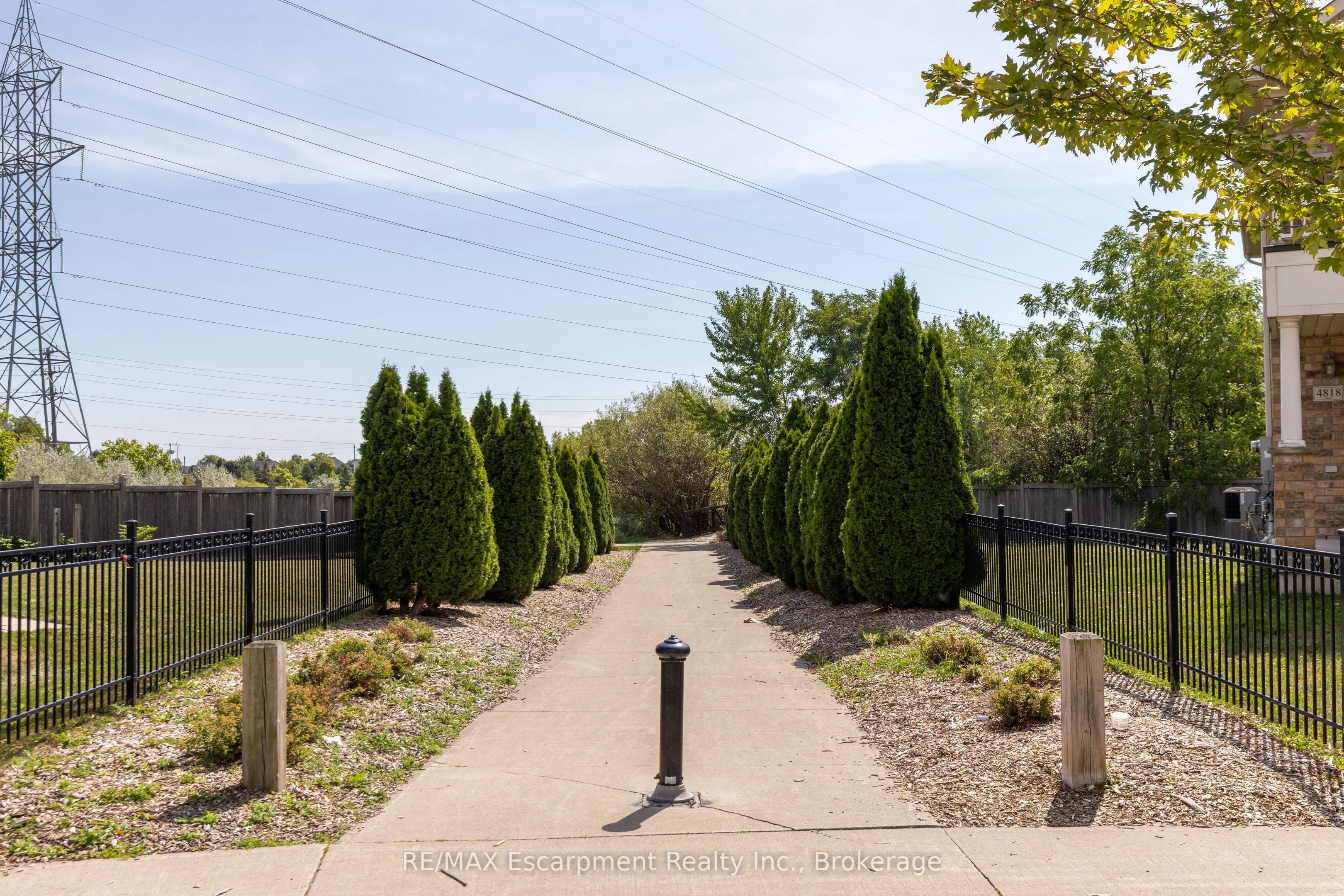 4832 Capri Crescent