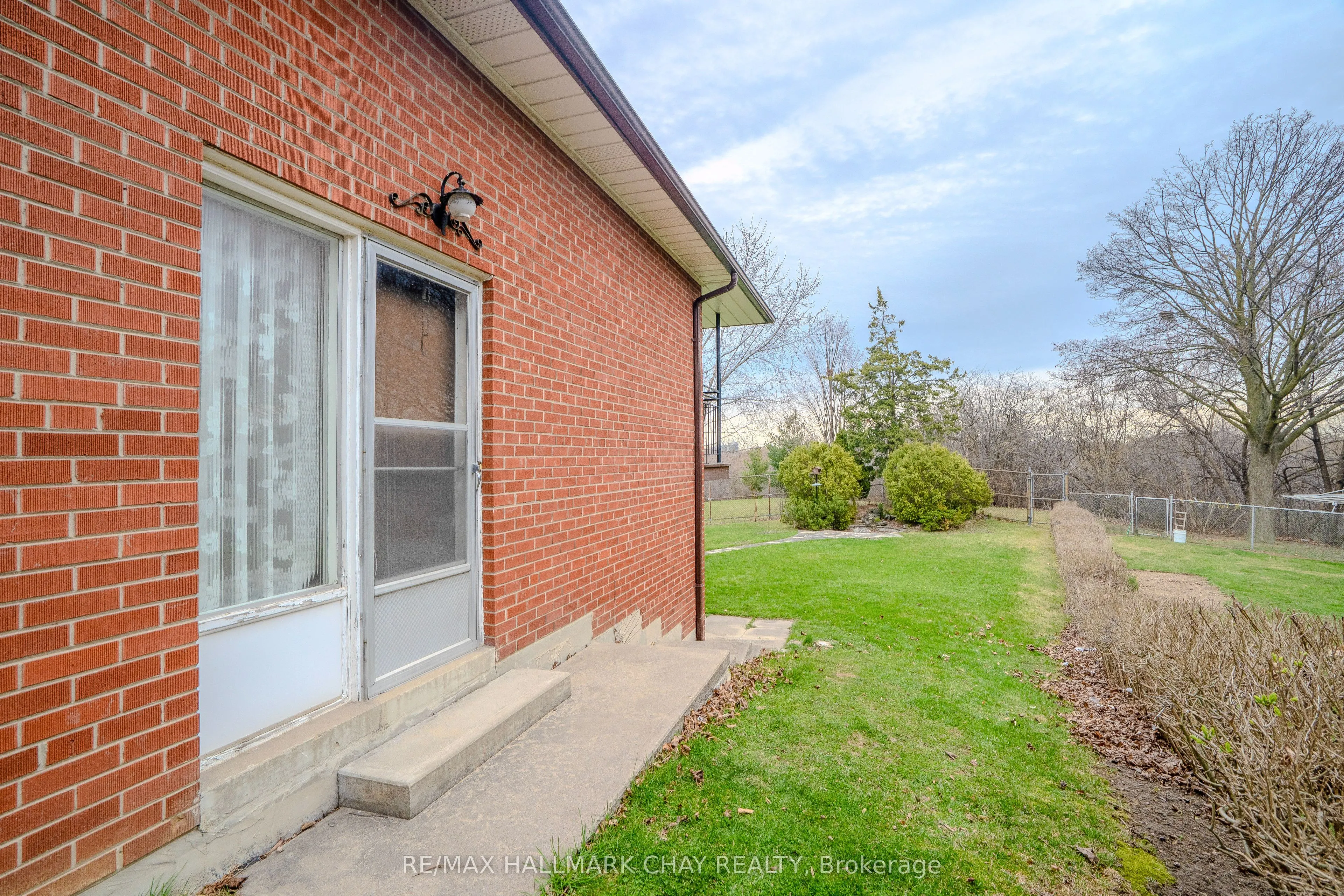 3 Alicewood Court