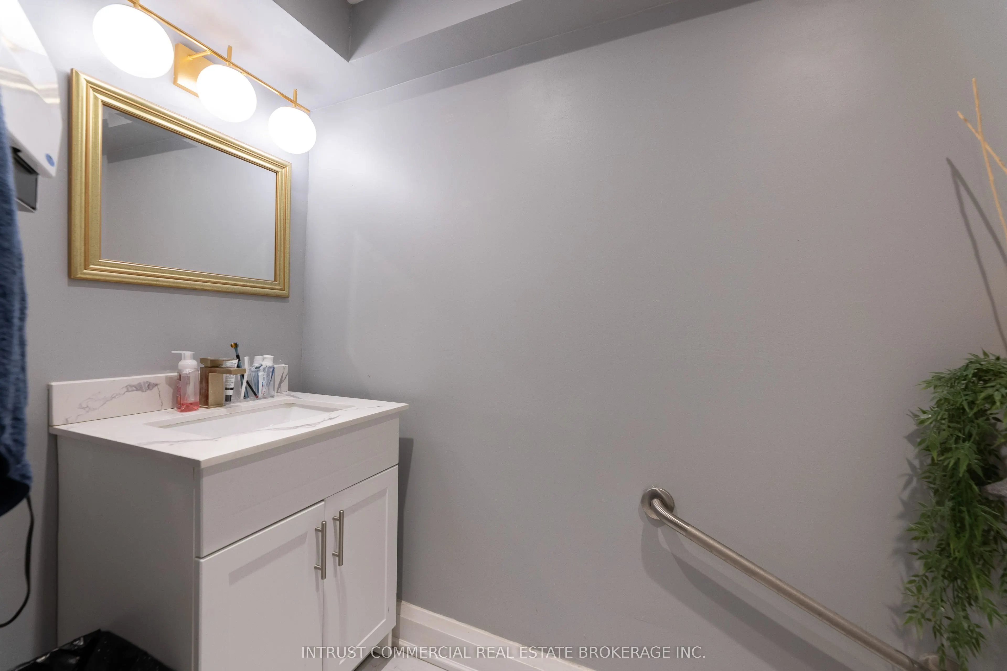 2544 Eglinton Avenue W