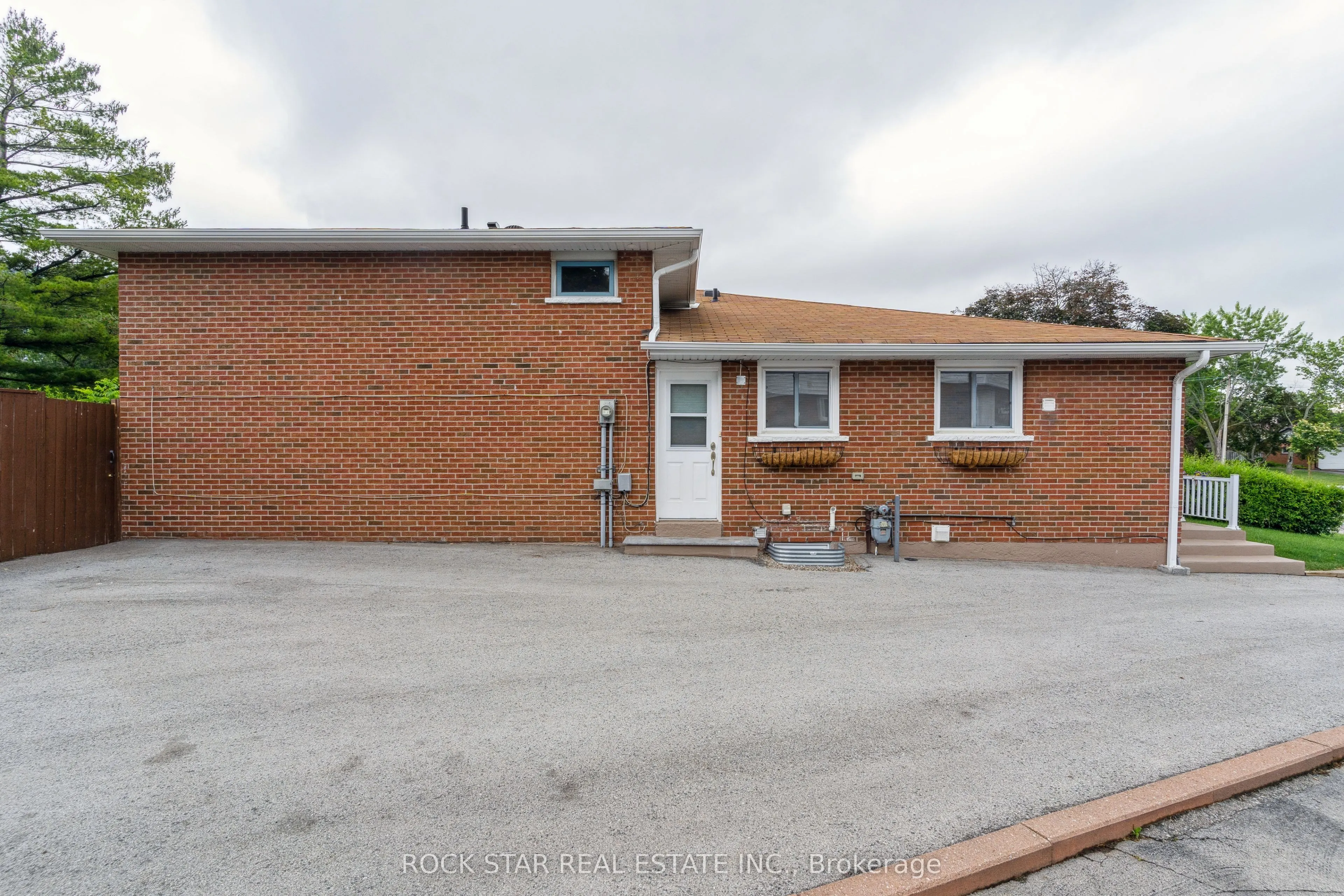 3675 Glencolin Court, #Lower