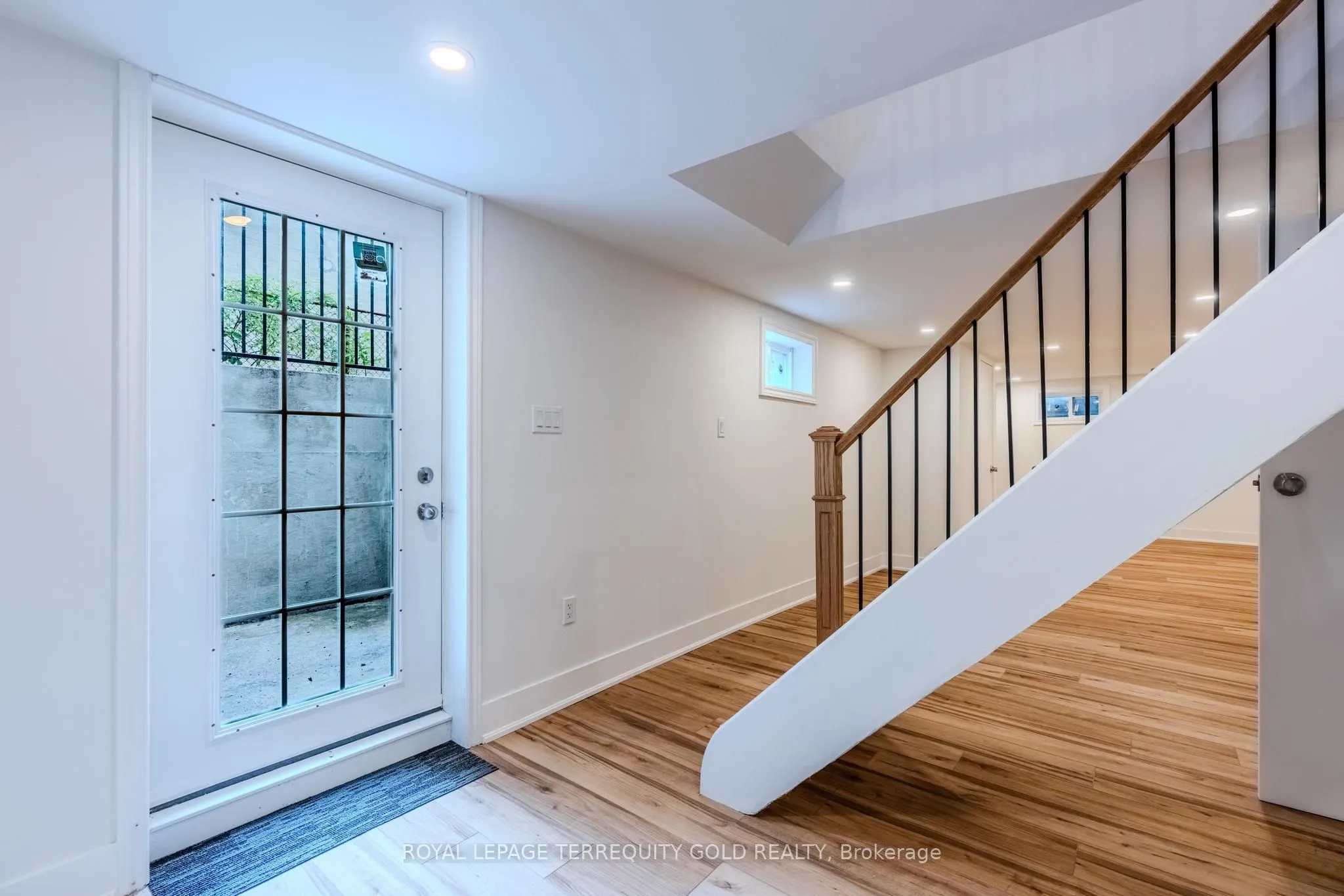 327 River Side Drive