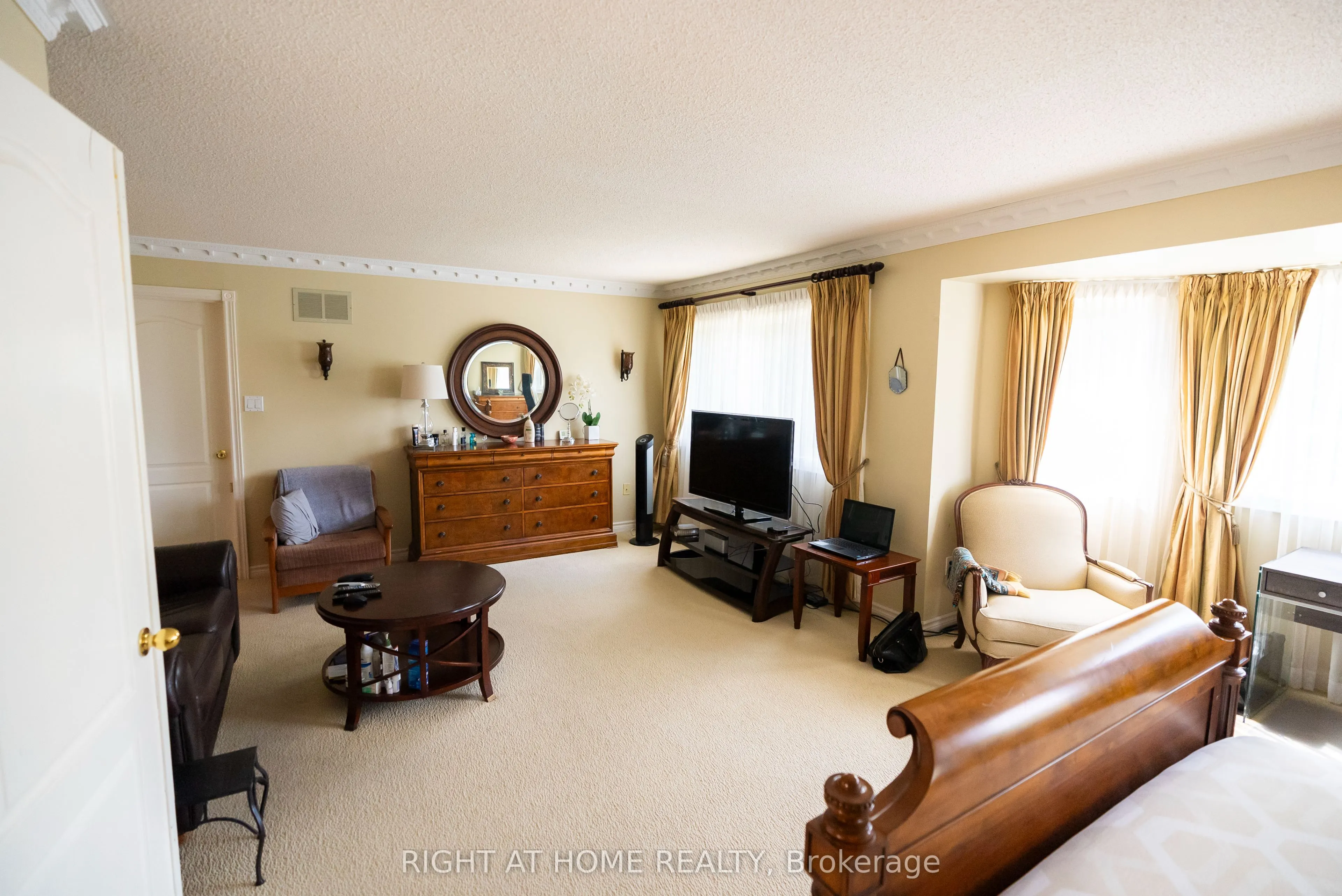 2427 Erin Centre Boulevard