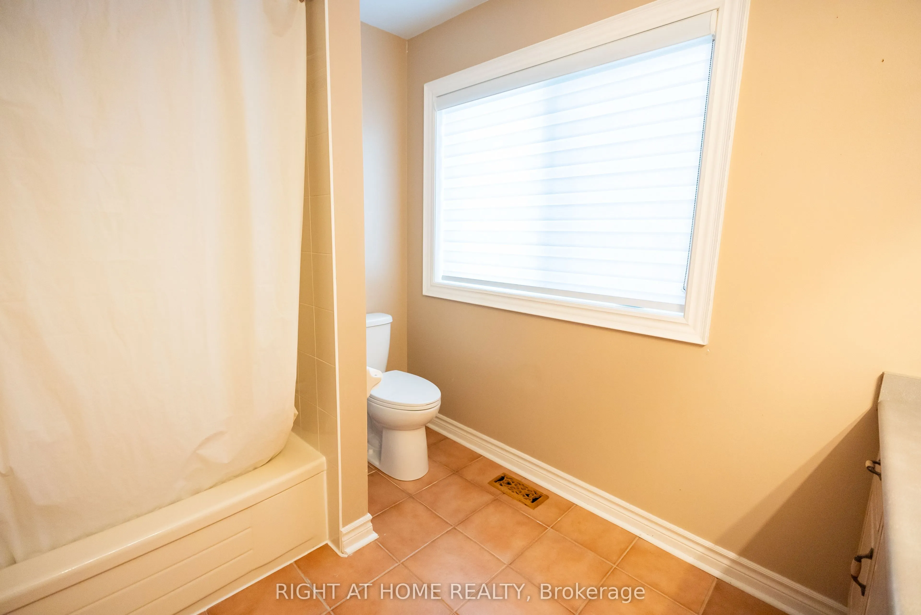 2427 Erin Centre Boulevard