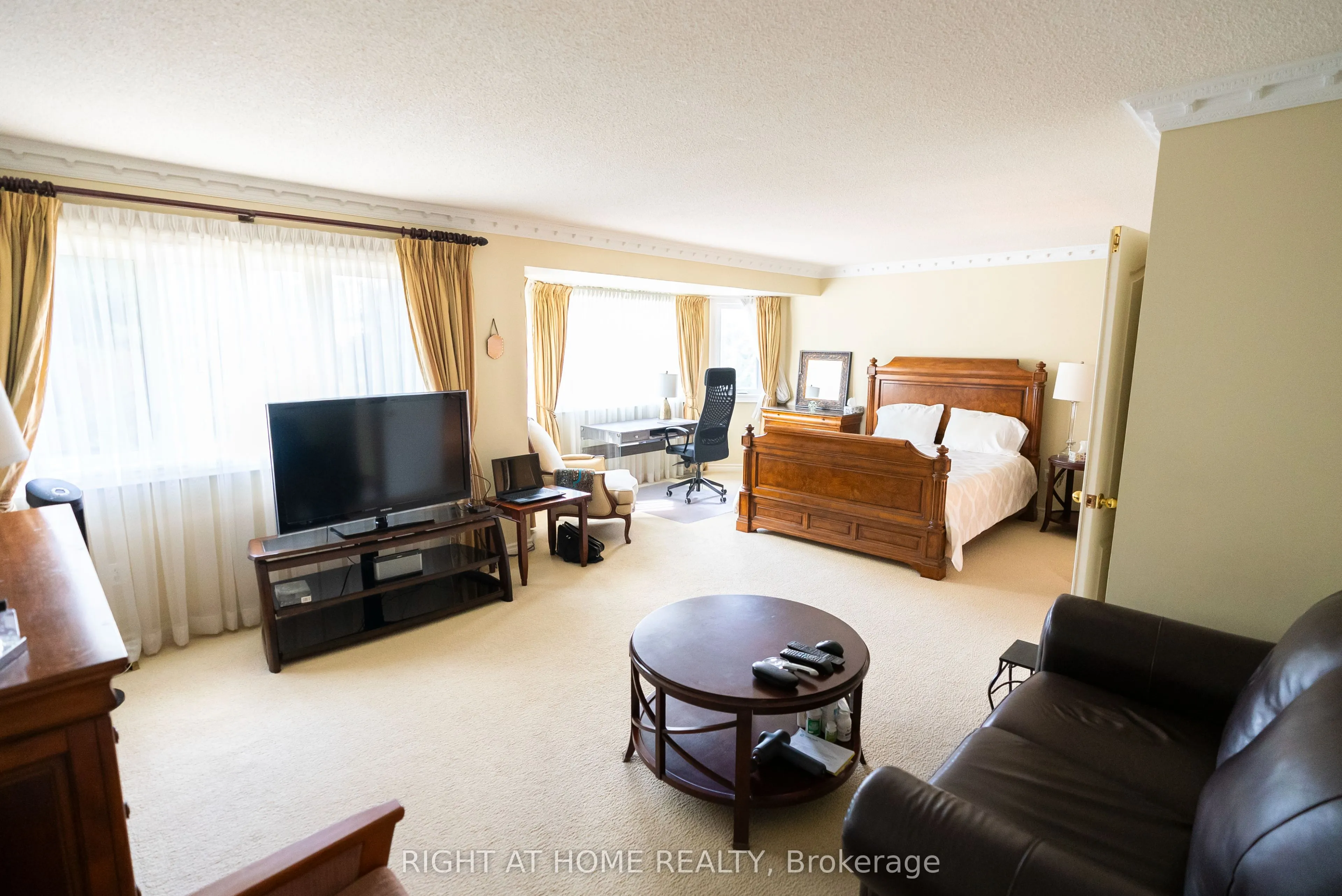 2427 Erin Centre Boulevard