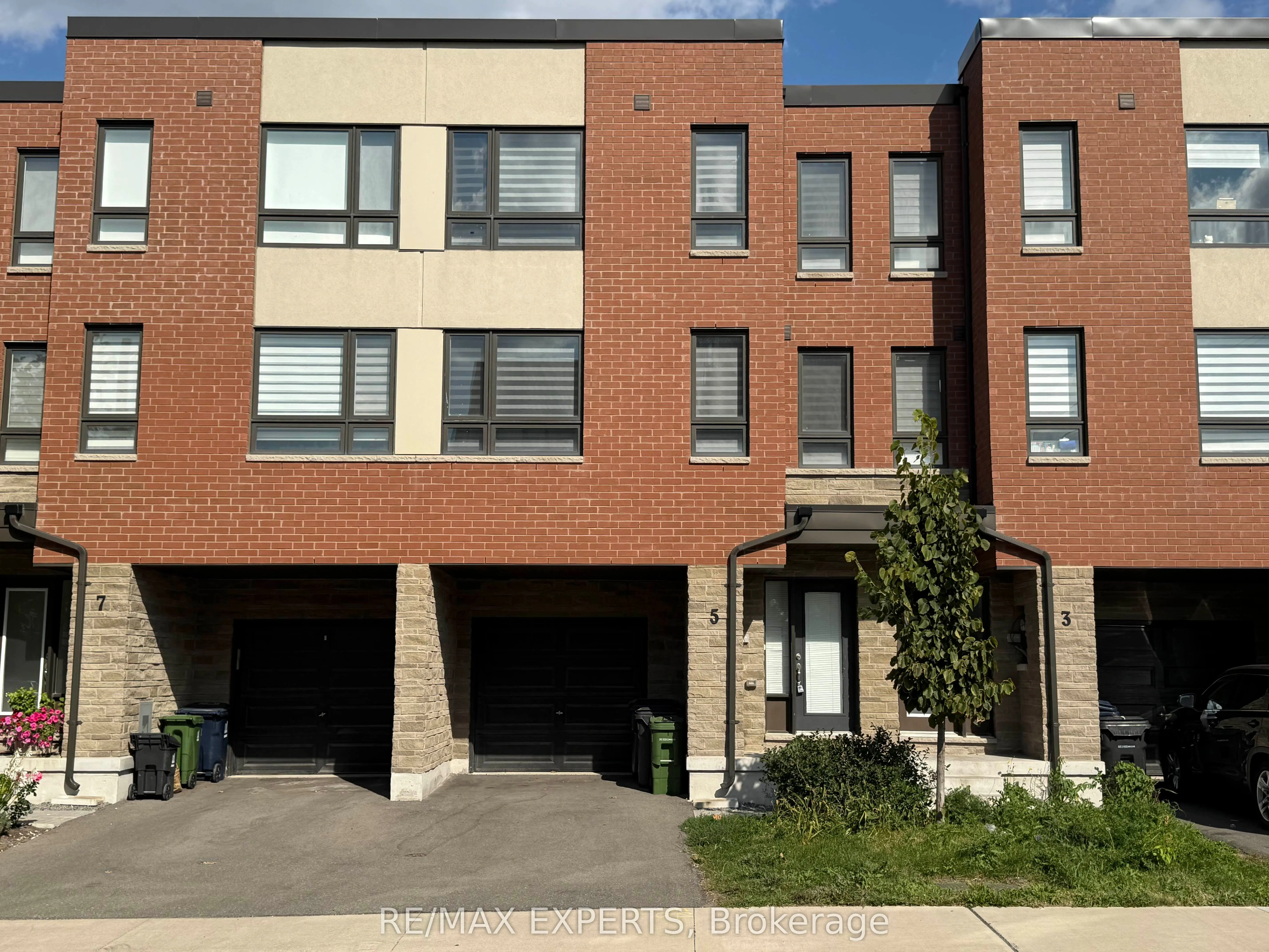 5 Woodstream Drive