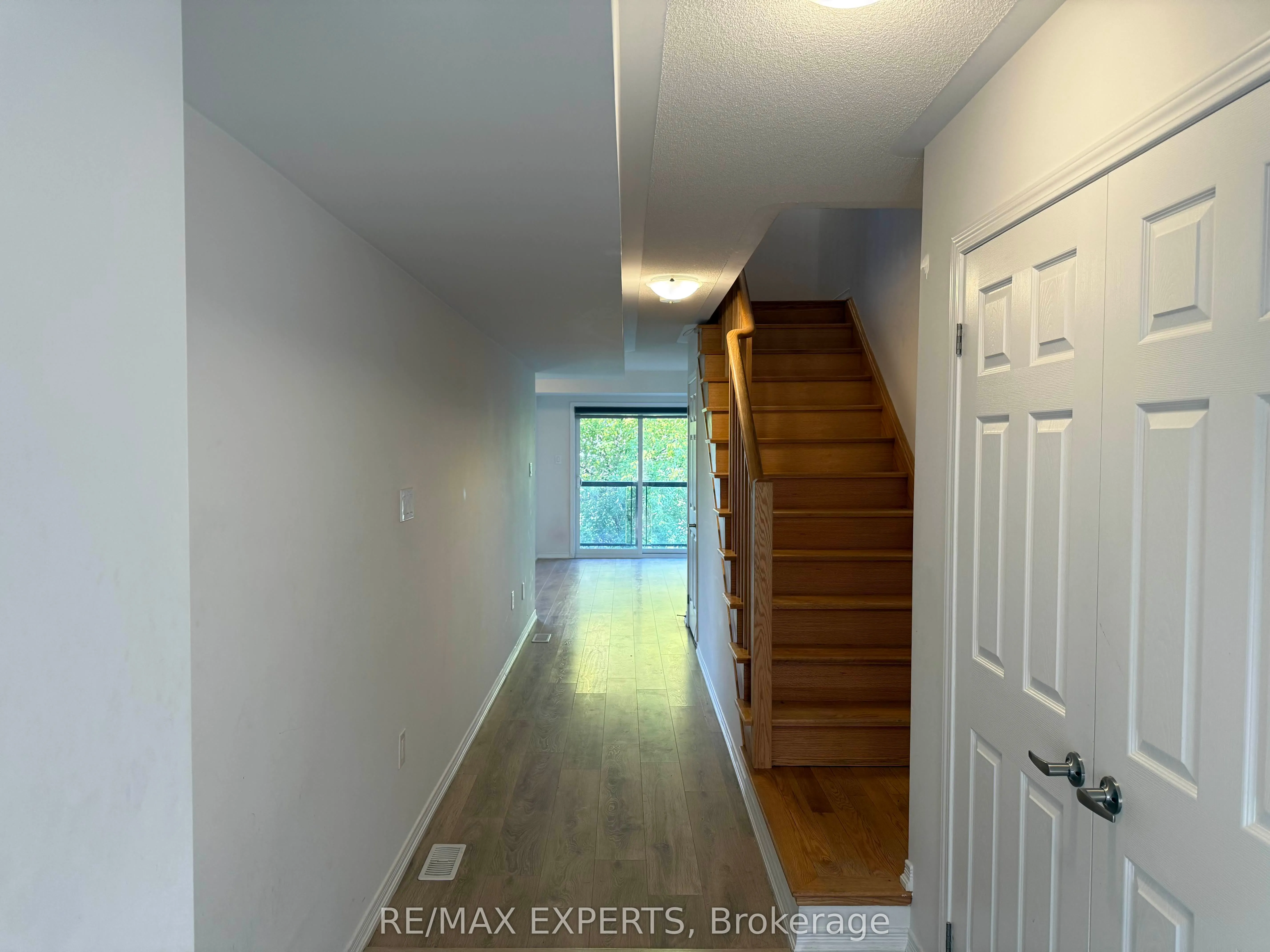 5 Woodstream Drive